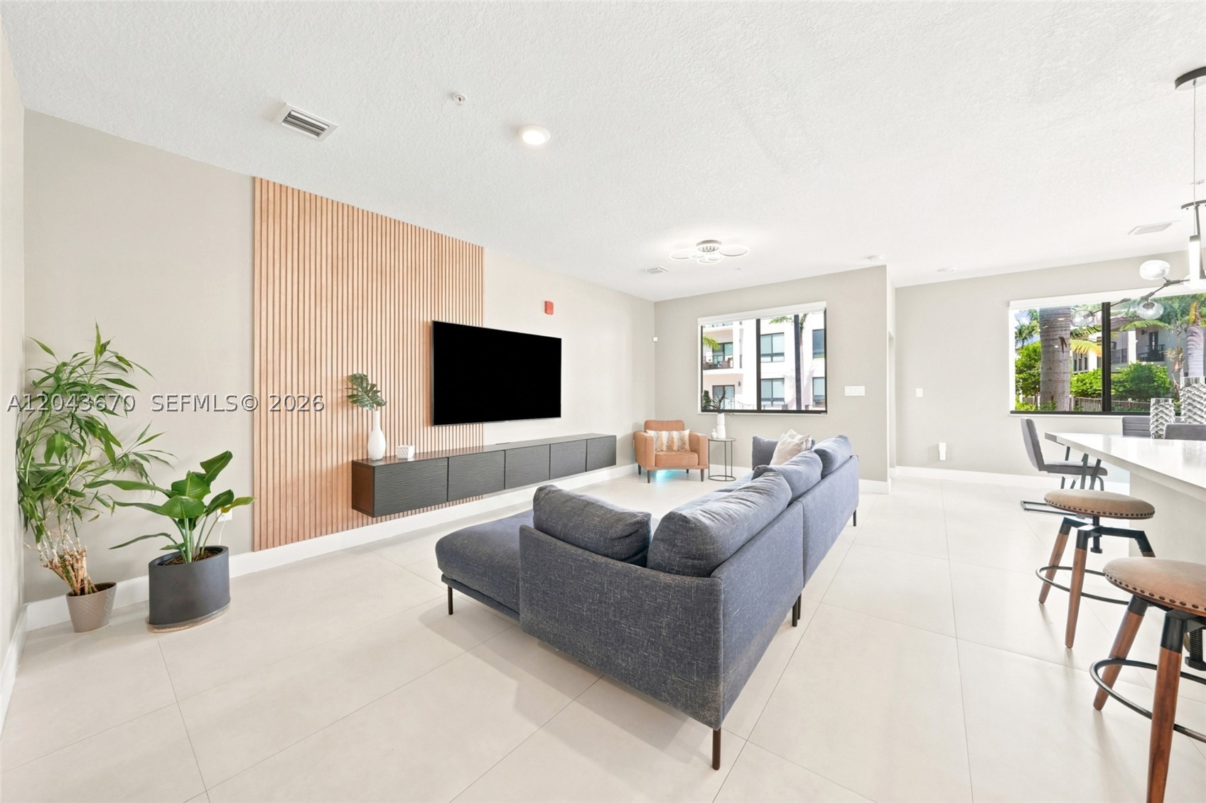 DOWNTOWN DORAL SOUTH PHAS - Residential