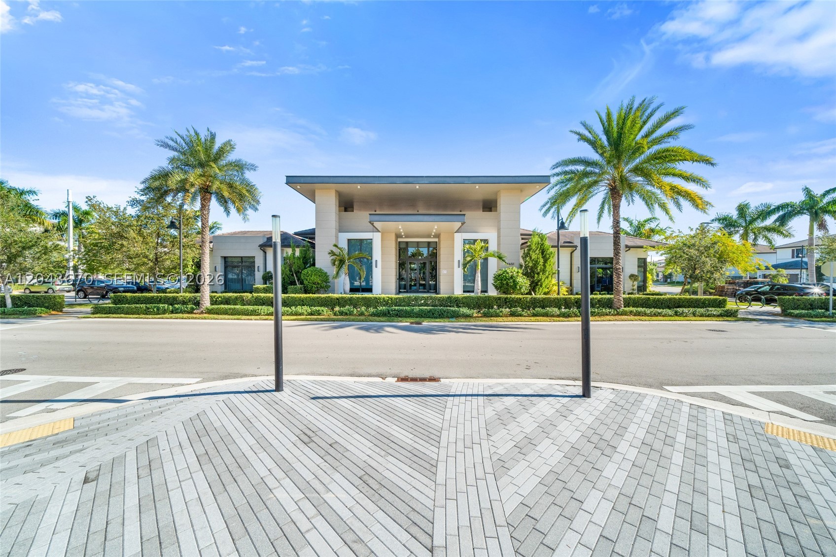 DOWNTOWN DORAL SOUTH PHAS - Residential