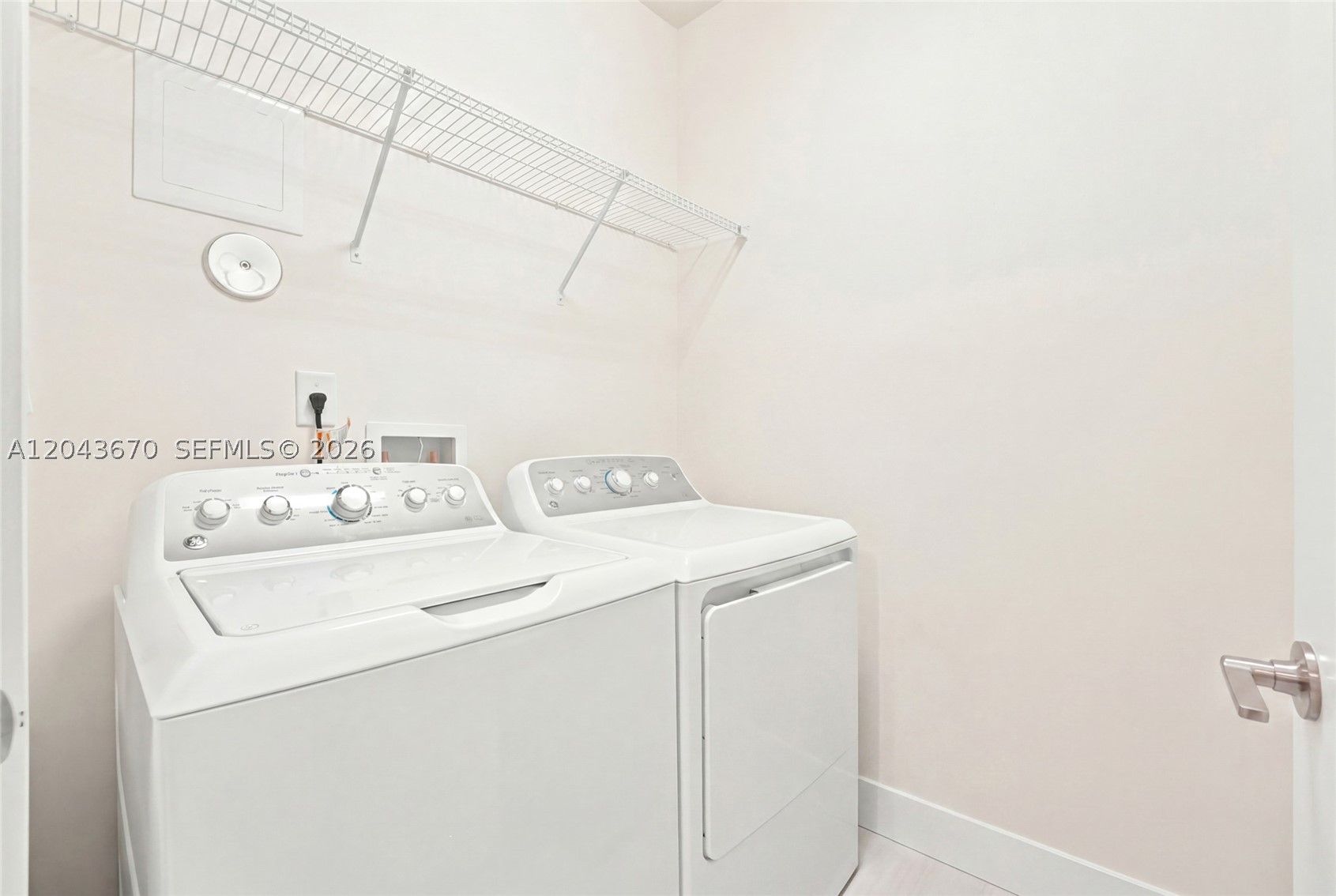 DOWNTOWN DORAL SOUTH PHAS - Residential