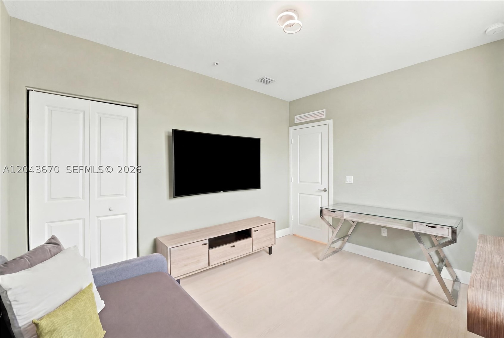 DOWNTOWN DORAL SOUTH PHAS - Residential