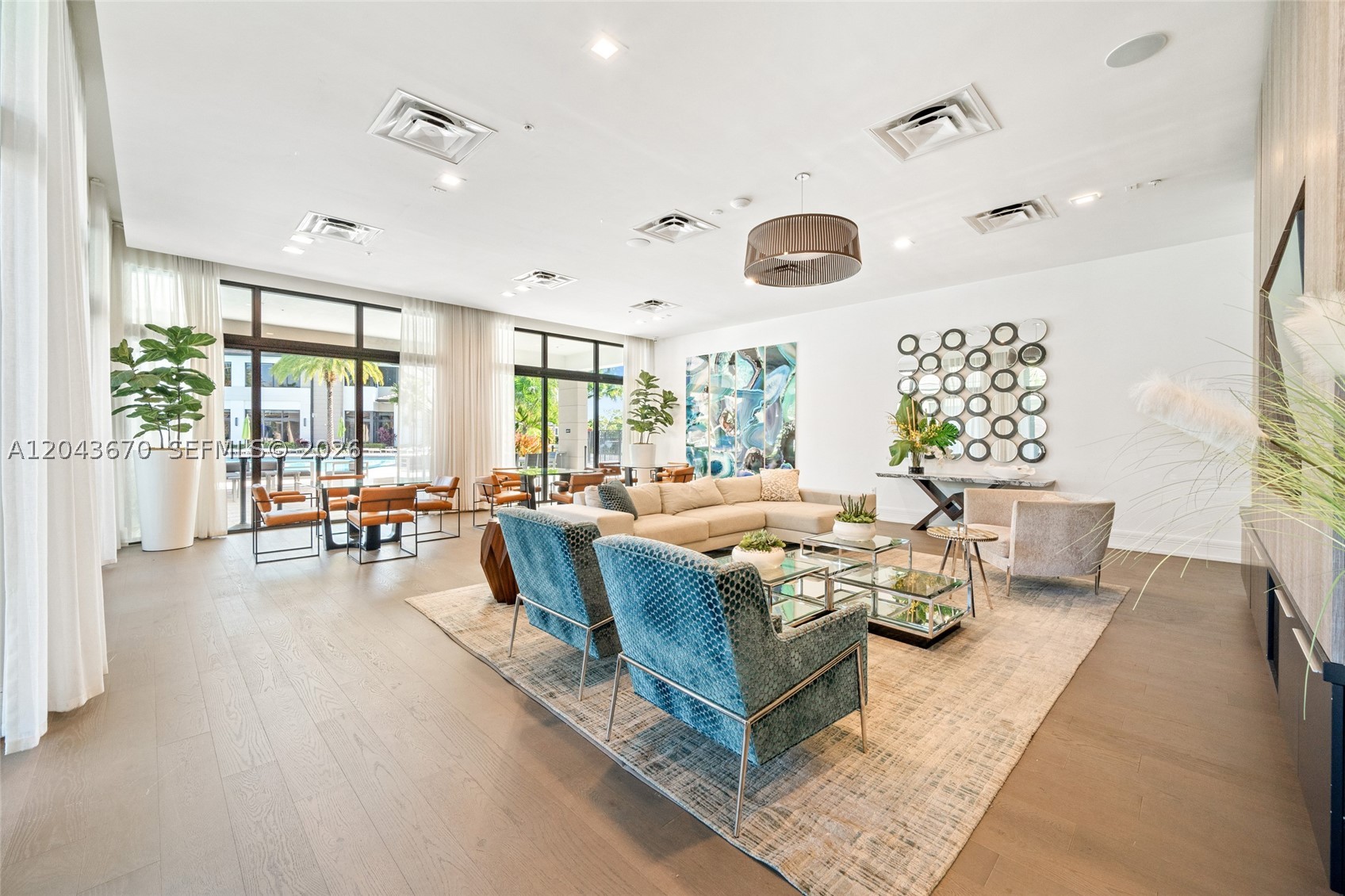 DOWNTOWN DORAL SOUTH PHAS - Residential