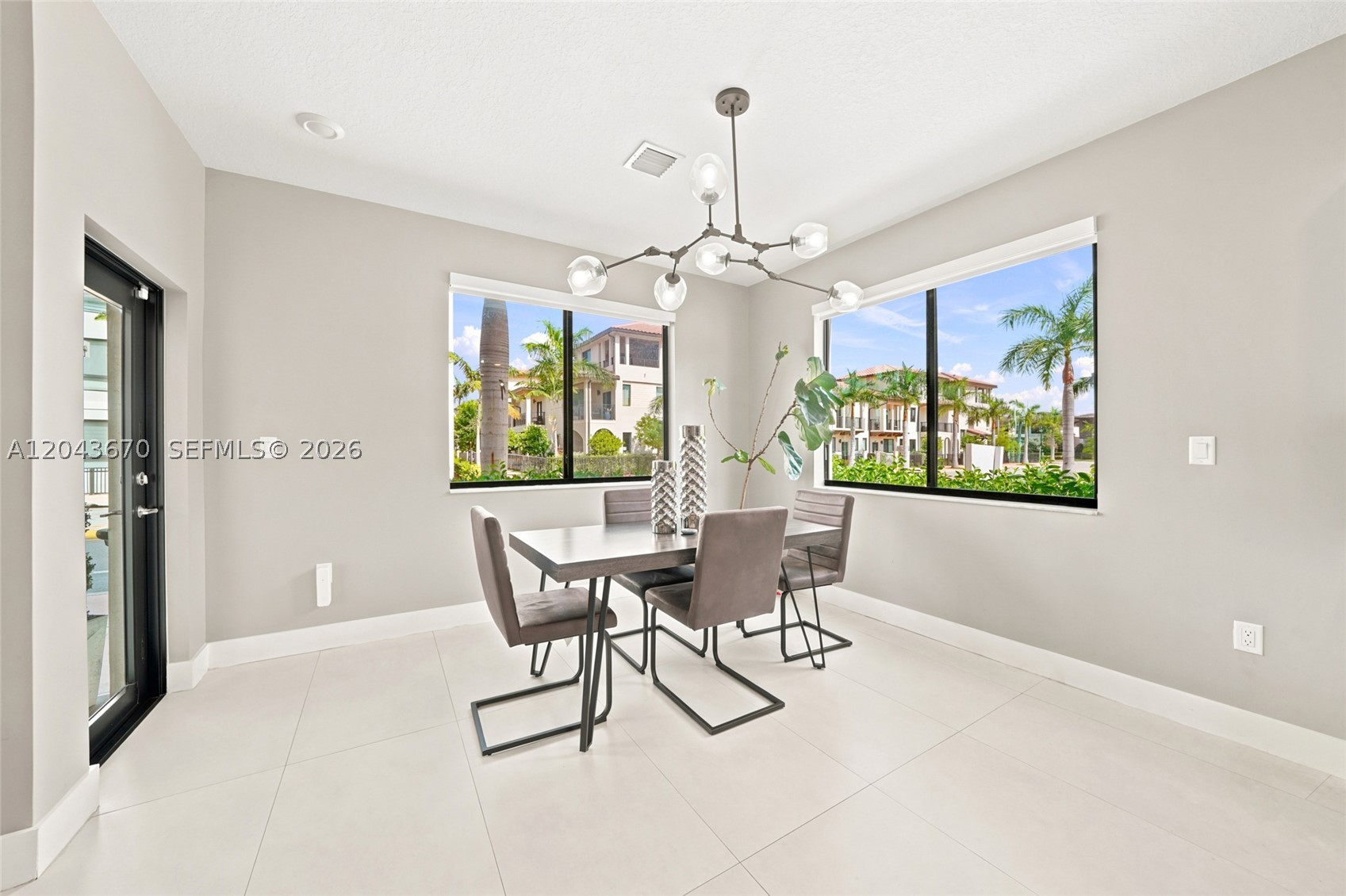 DOWNTOWN DORAL SOUTH PHAS - Residential