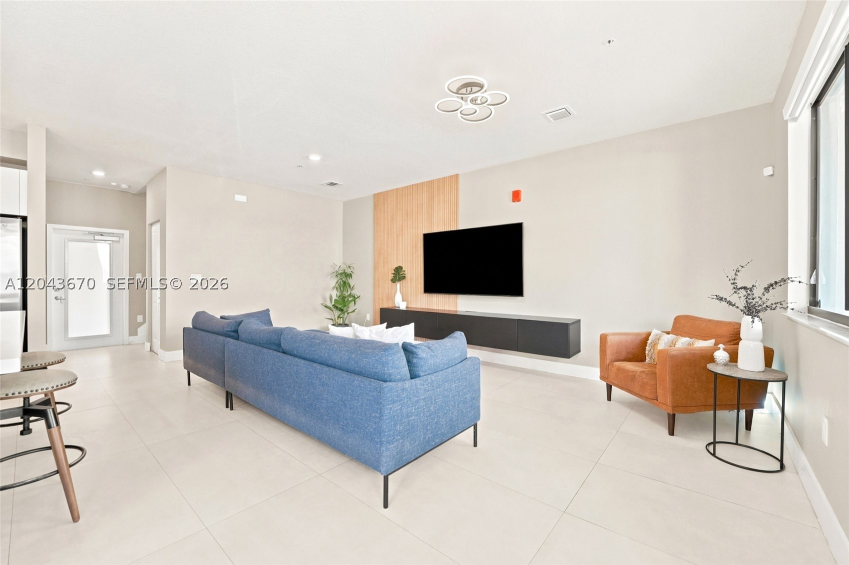 DOWNTOWN DORAL SOUTH PHAS - Residential
