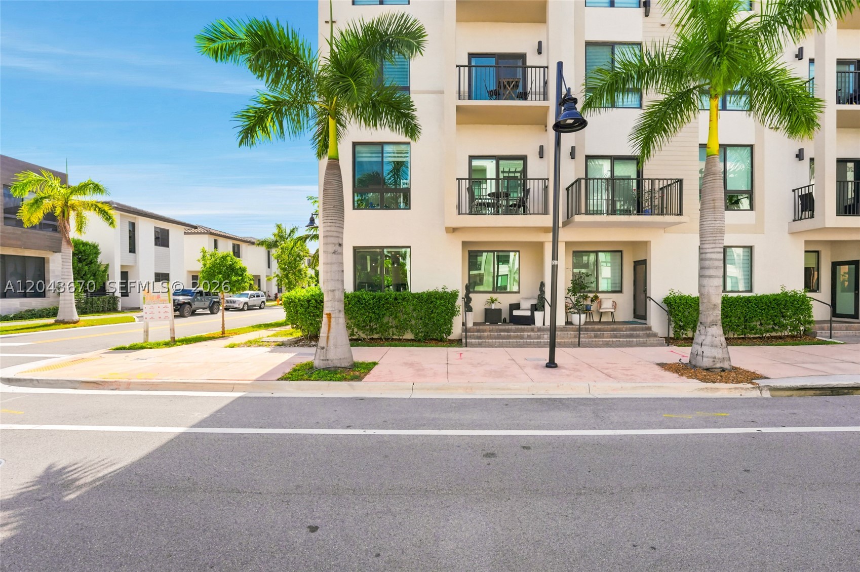 DOWNTOWN DORAL SOUTH PHAS - Residential