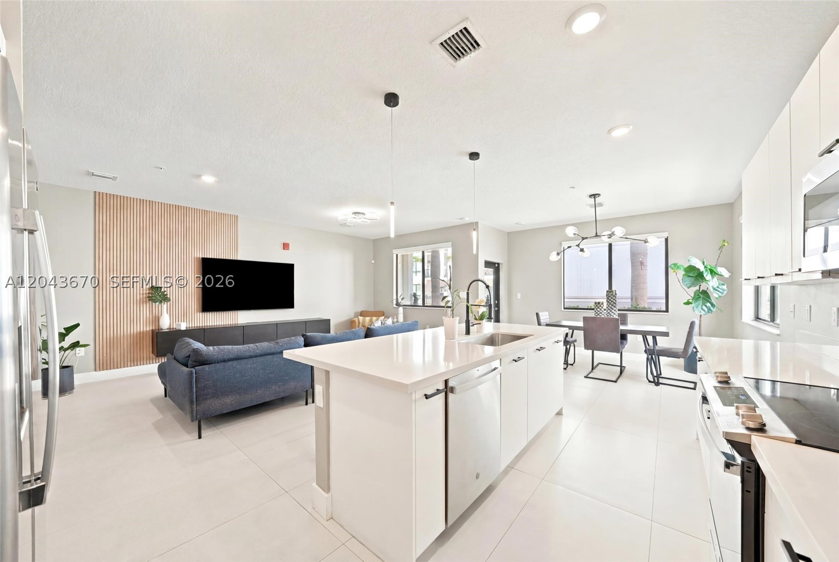 DOWNTOWN DORAL SOUTH PHAS - Residential