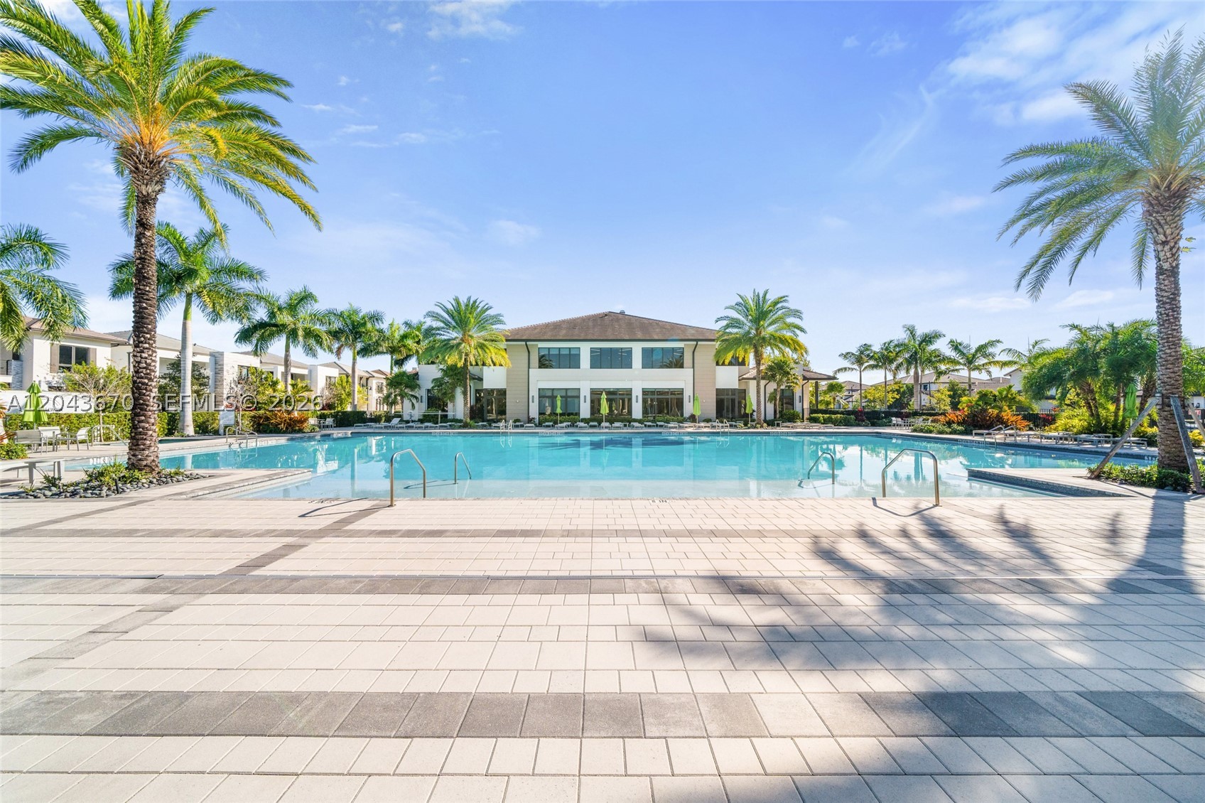 DOWNTOWN DORAL SOUTH PHAS - Residential