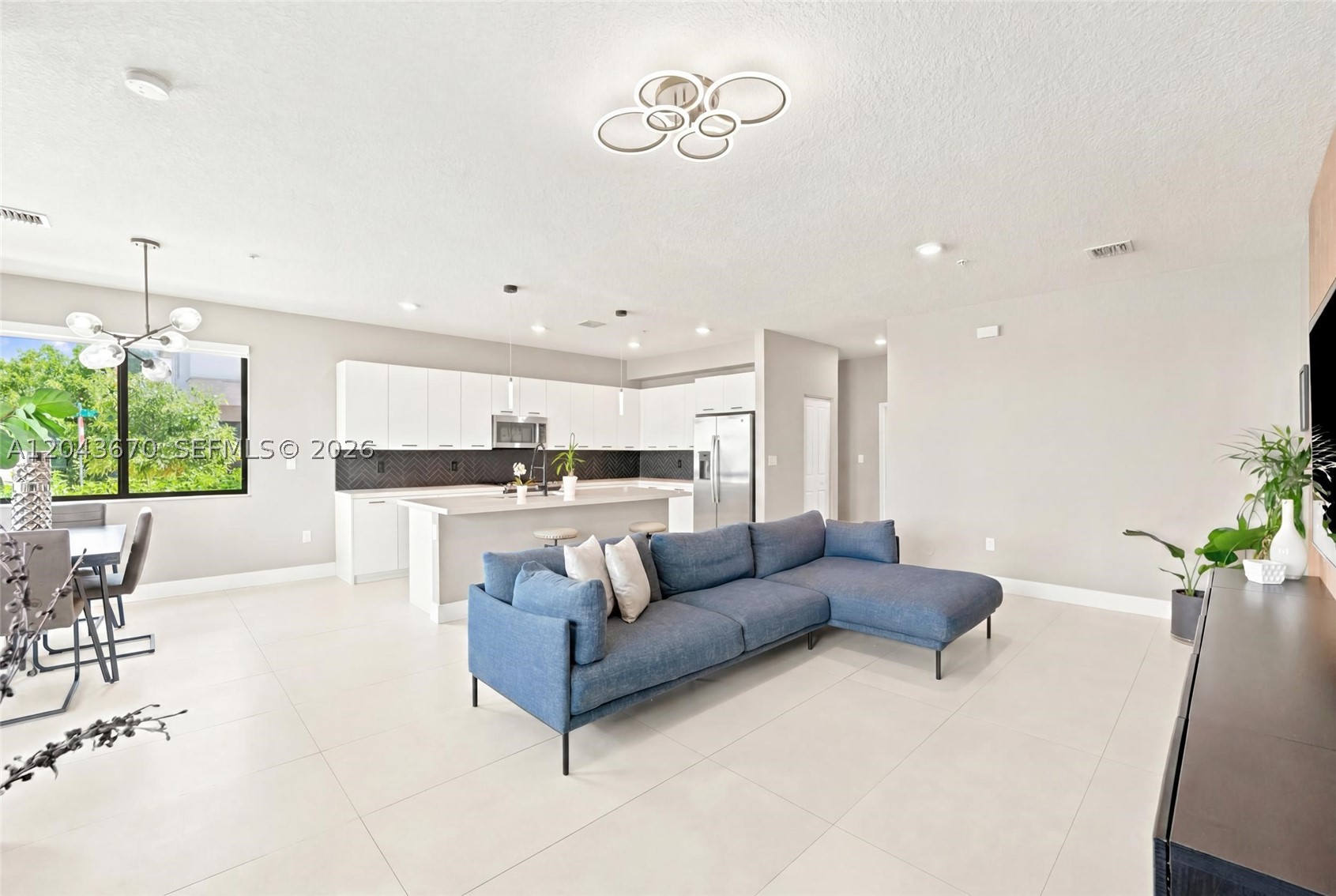 DOWNTOWN DORAL SOUTH PHAS - Residential