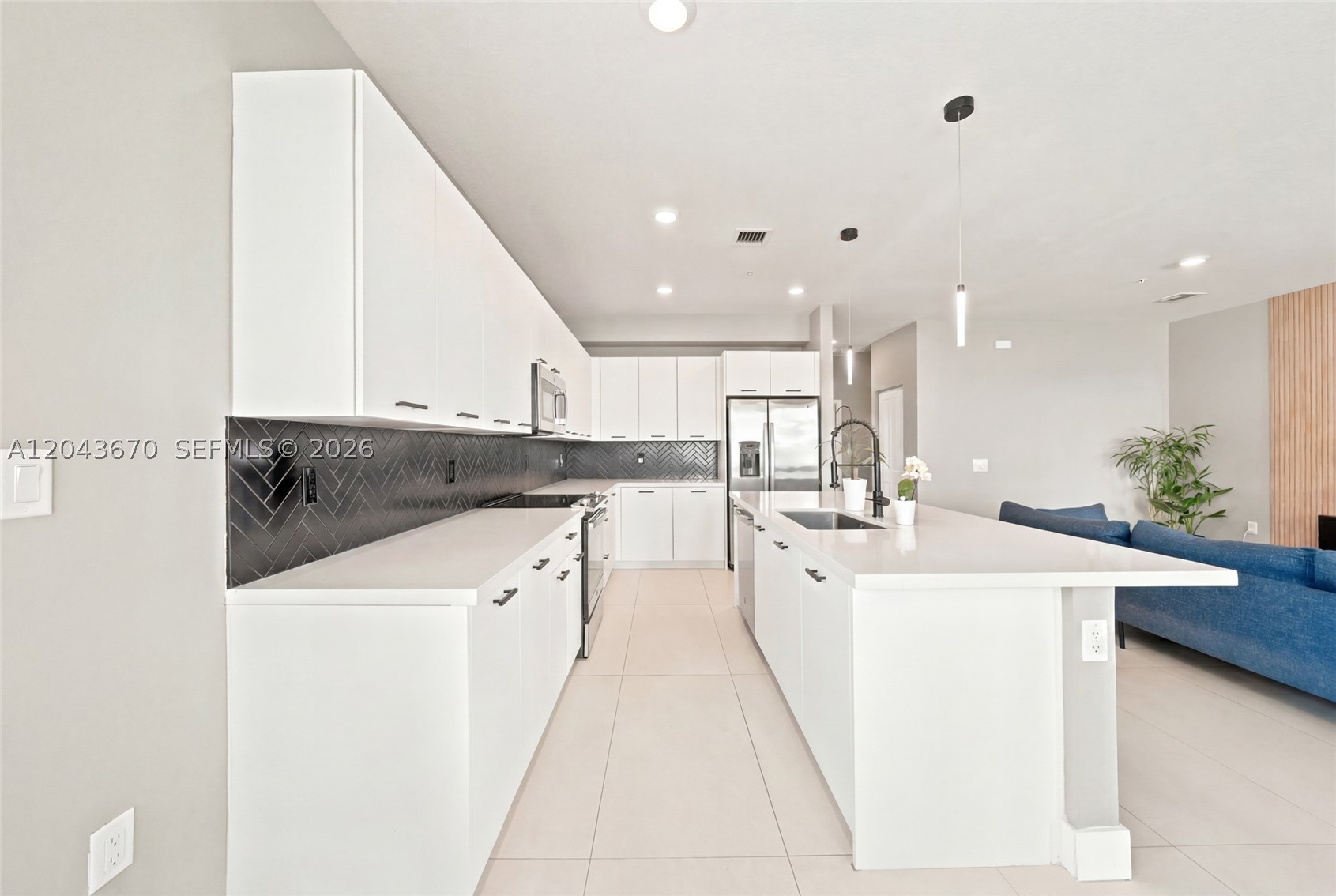 DOWNTOWN DORAL SOUTH PHAS - Residential