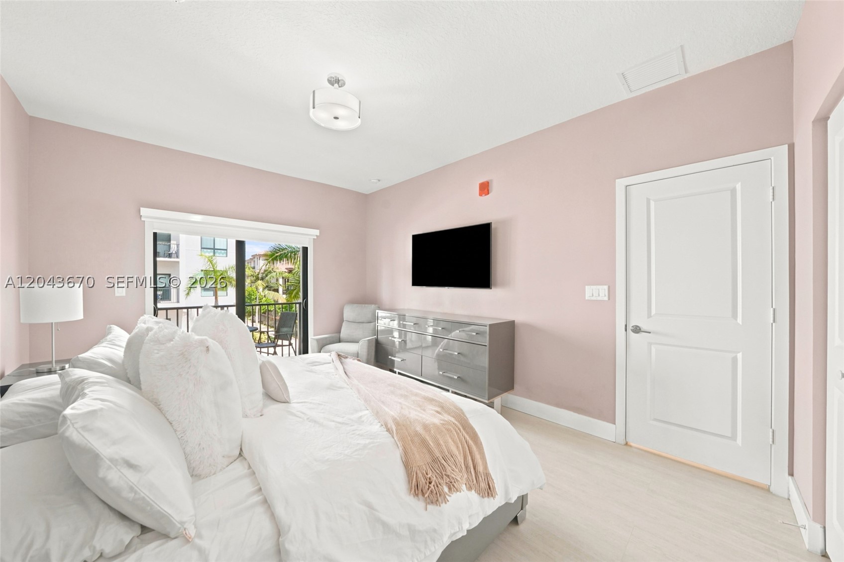 DOWNTOWN DORAL SOUTH PHAS - Residential
