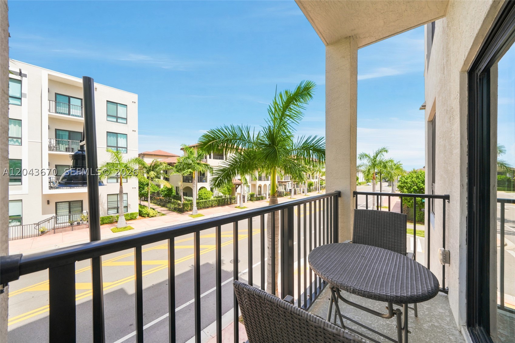 DOWNTOWN DORAL SOUTH PHAS - Residential