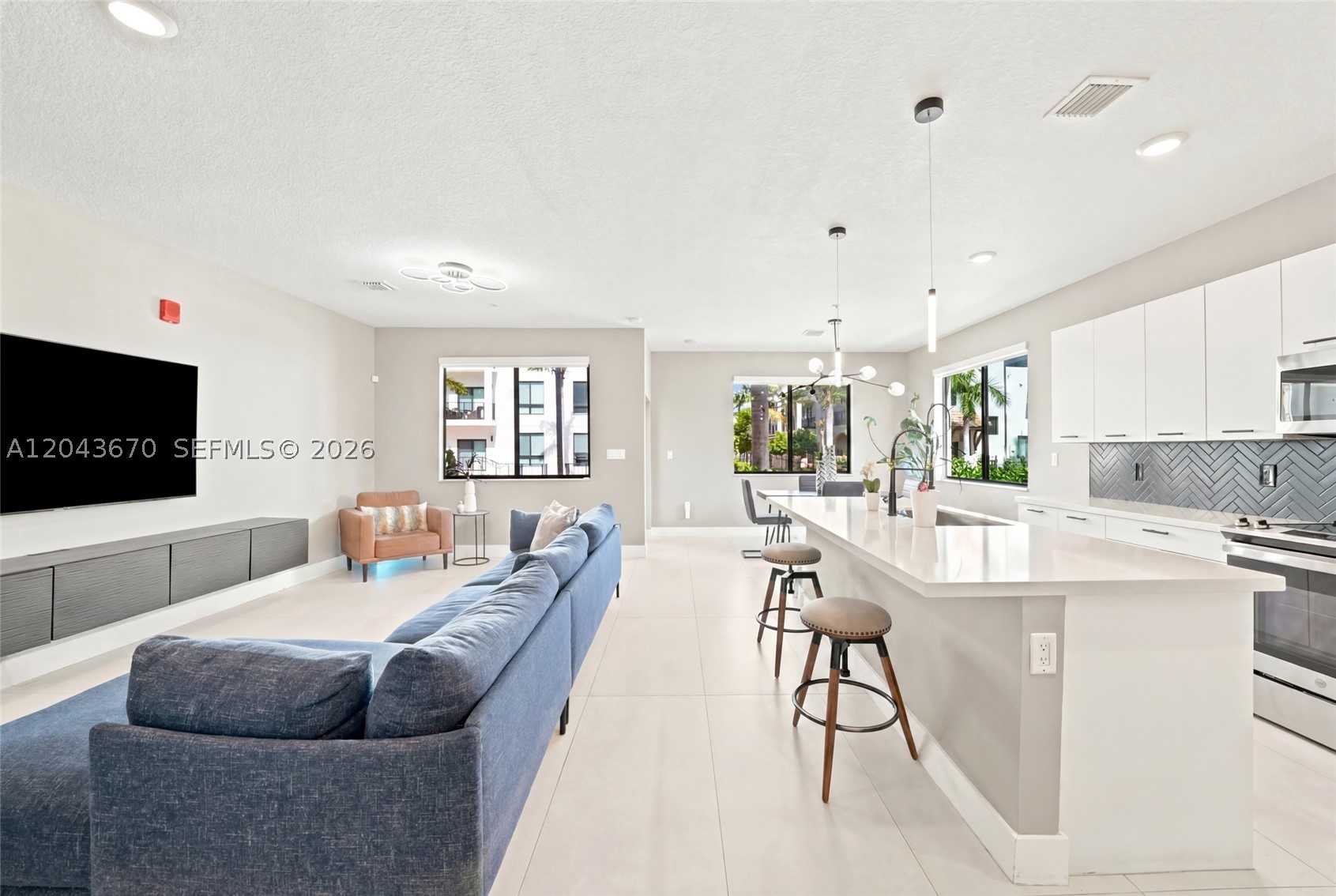 DOWNTOWN DORAL SOUTH PHAS - Residential