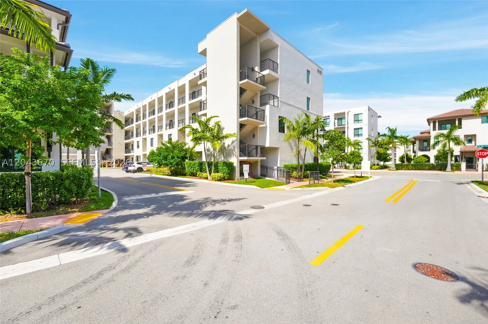 DOWNTOWN DORAL SOUTH PHAS - Residential
