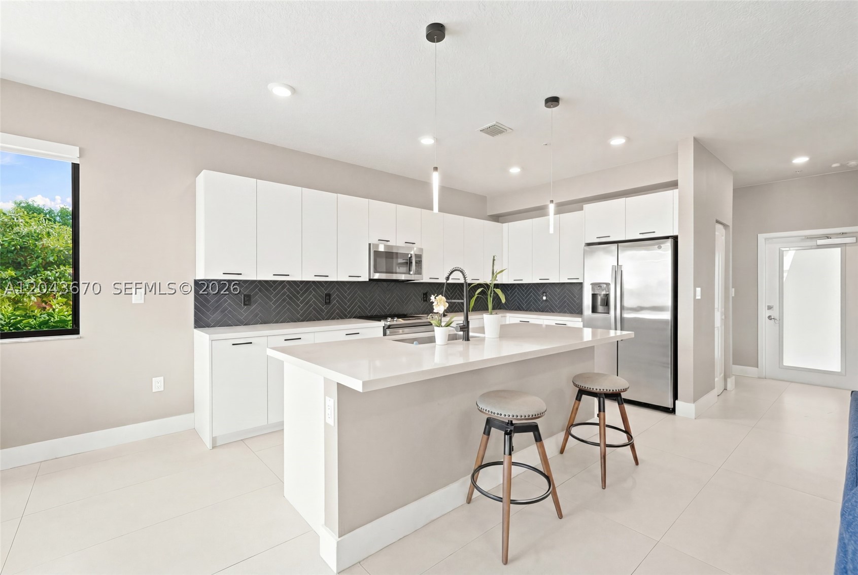 DOWNTOWN DORAL SOUTH PHAS - Residential