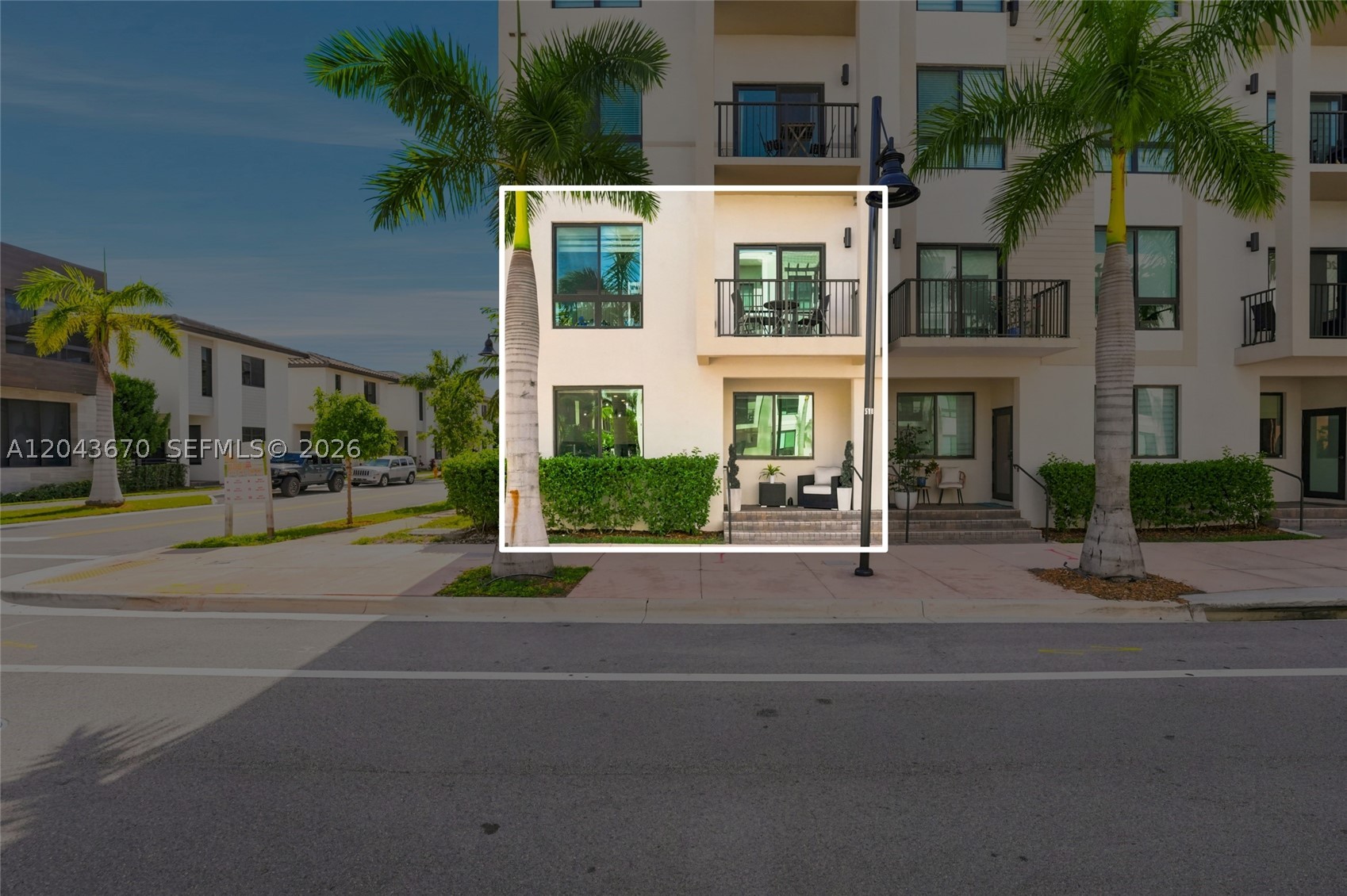 DOWNTOWN DORAL SOUTH PHAS - Residential