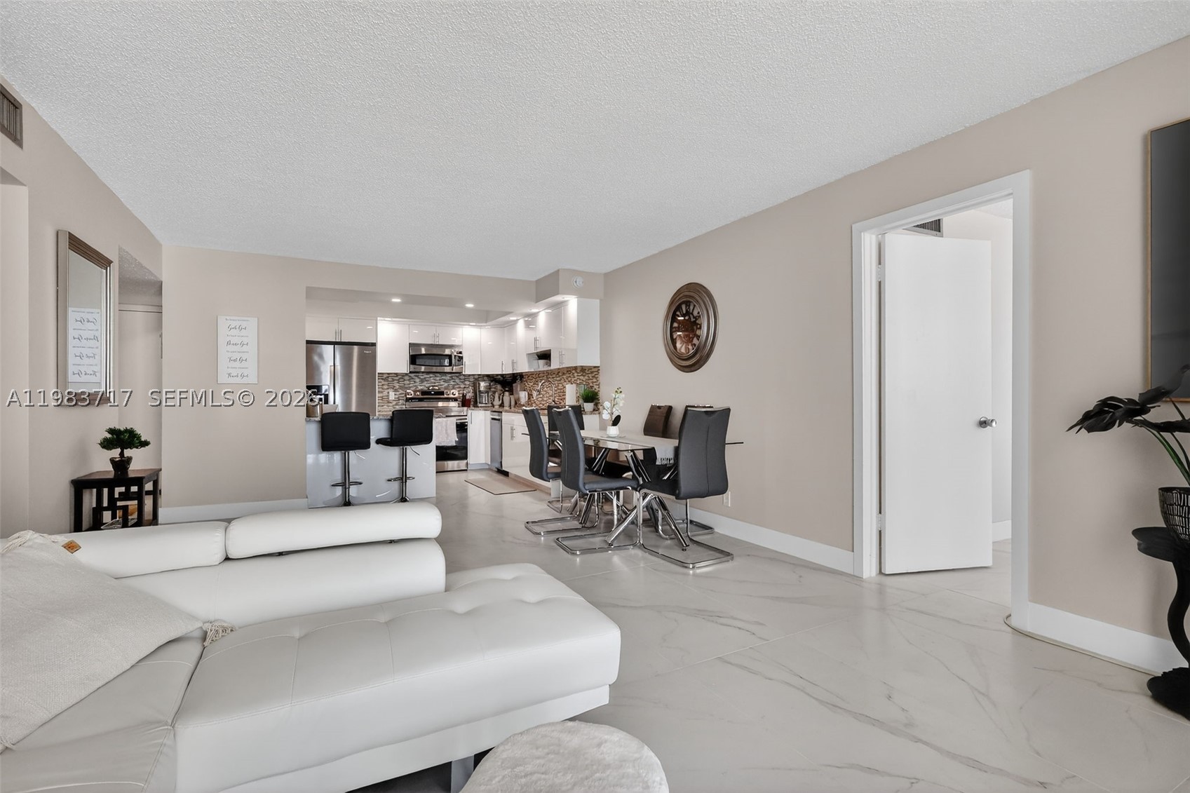 TRAFALGAR TOWERS CONDOMIN - Residential