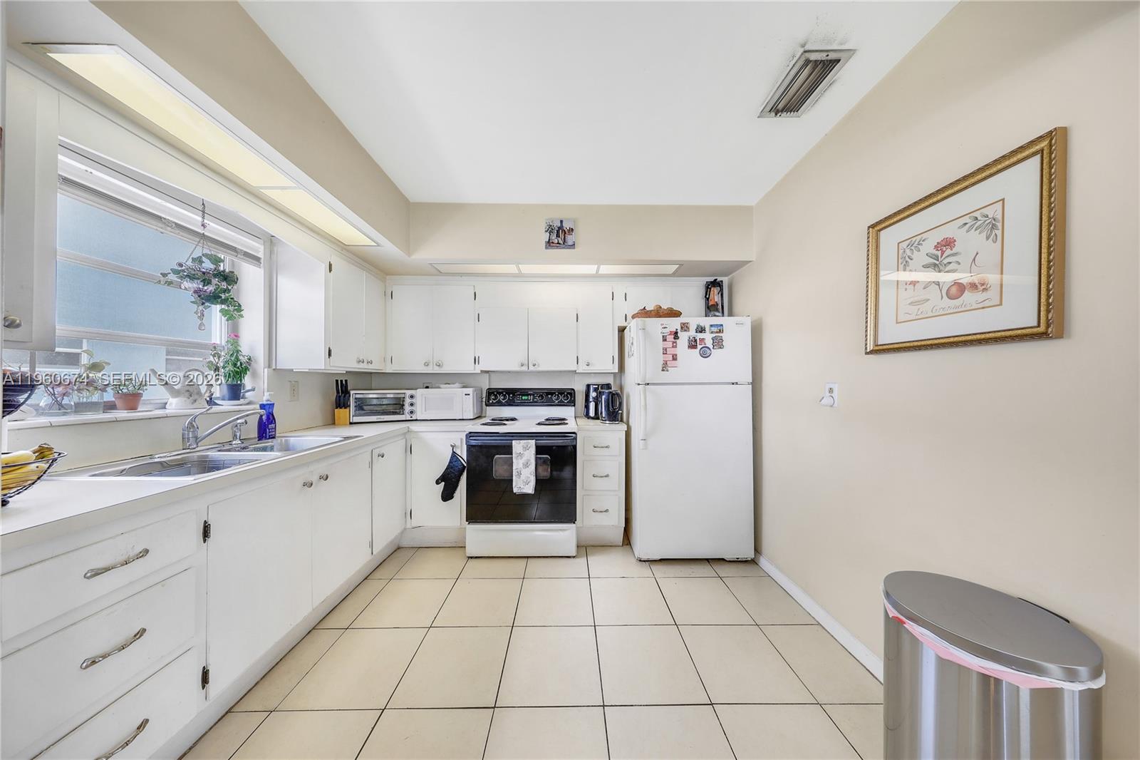 STRATFORD APARTMENTS COND - Residential