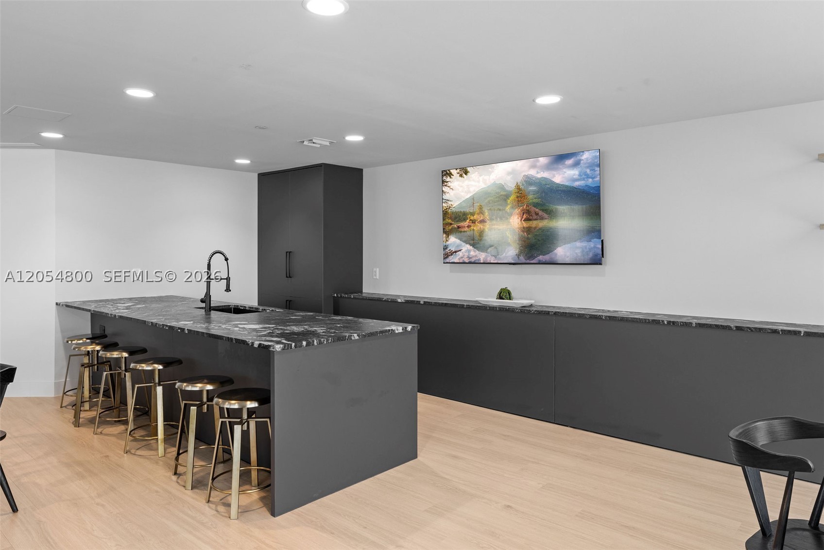 CITY 24 CONDO - Residential
