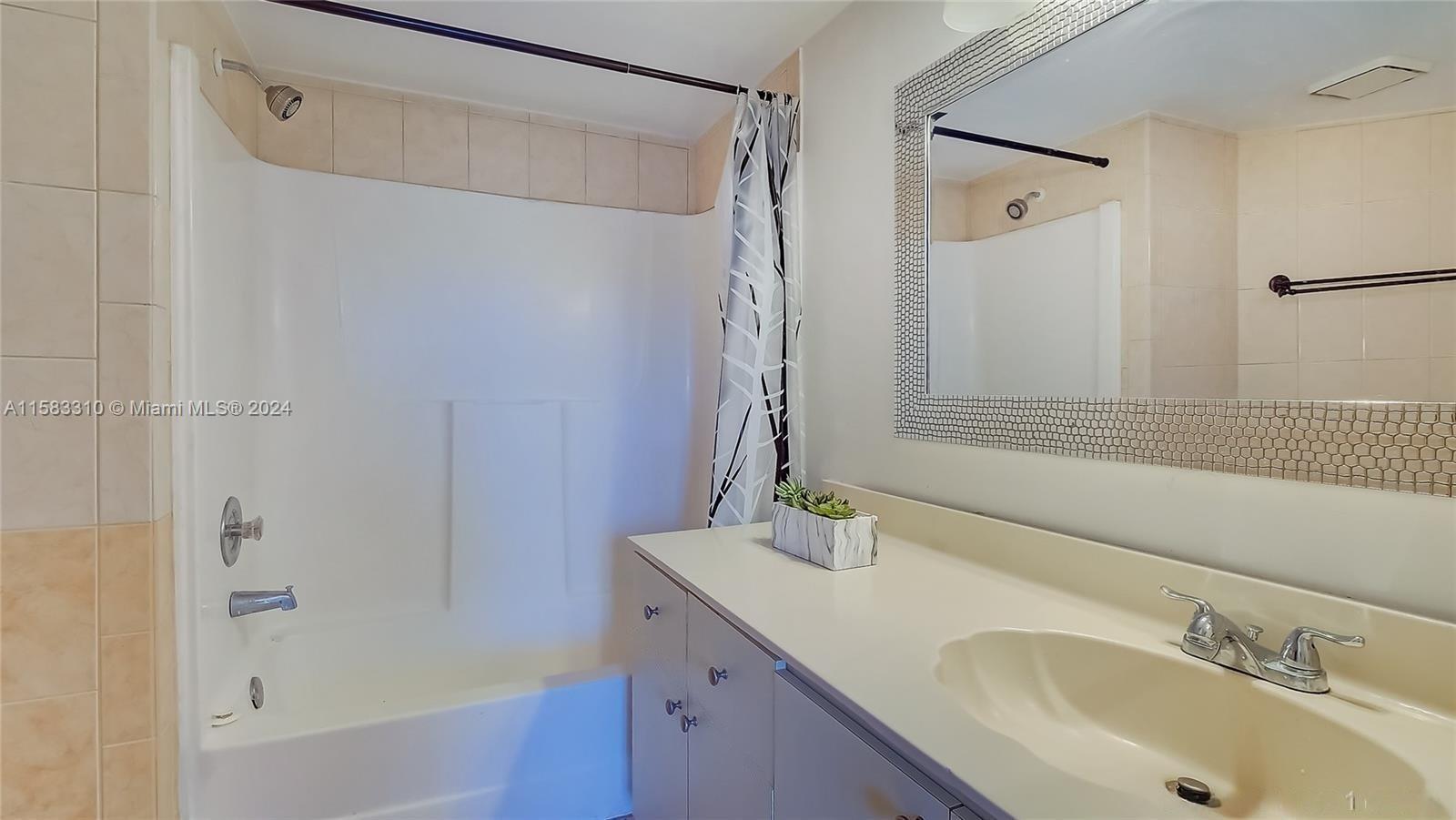 SOLEIL AT FONTAINEBLEAU C - Residential Lease