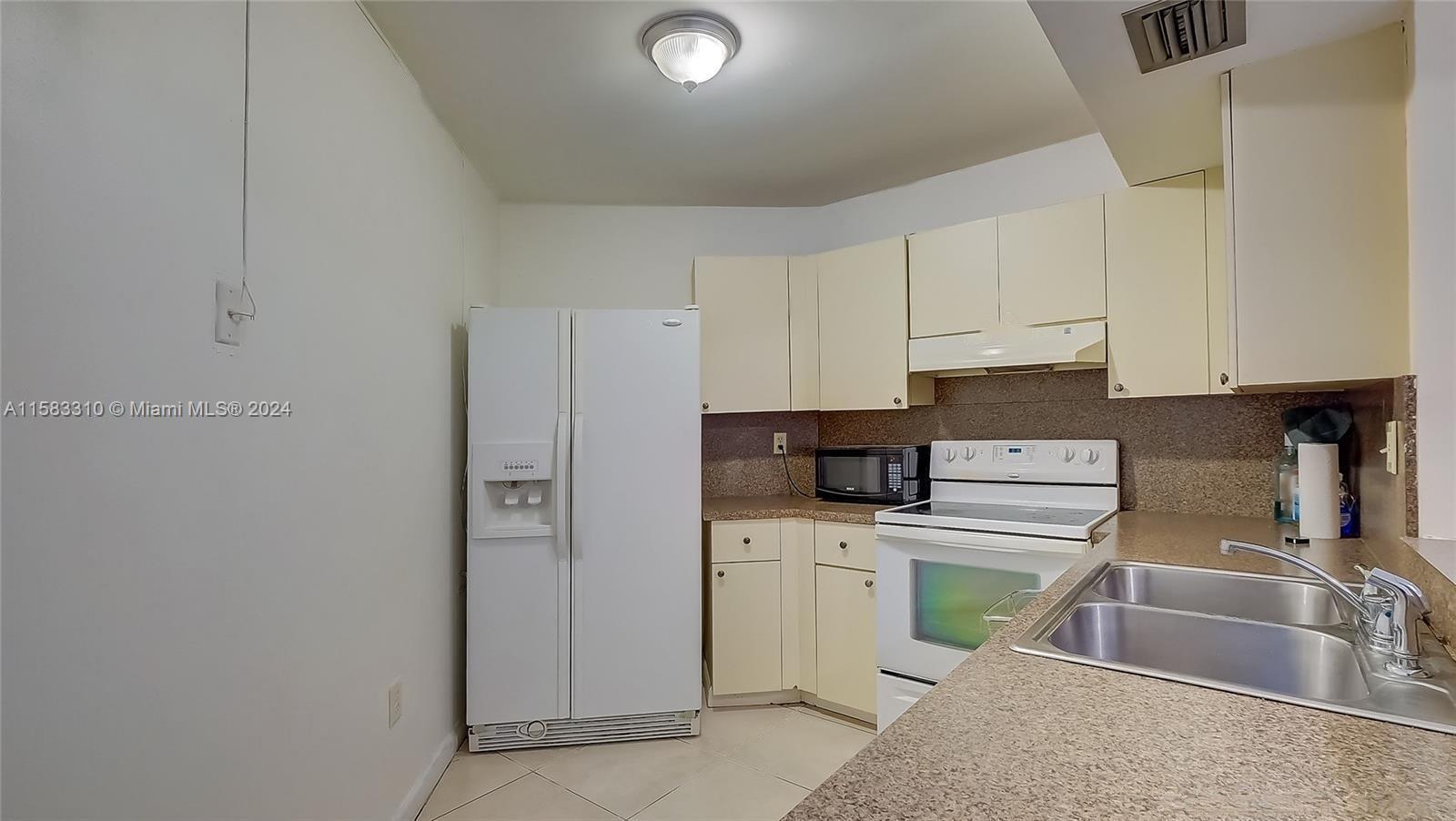 SOLEIL AT FONTAINEBLEAU C - Residential Lease