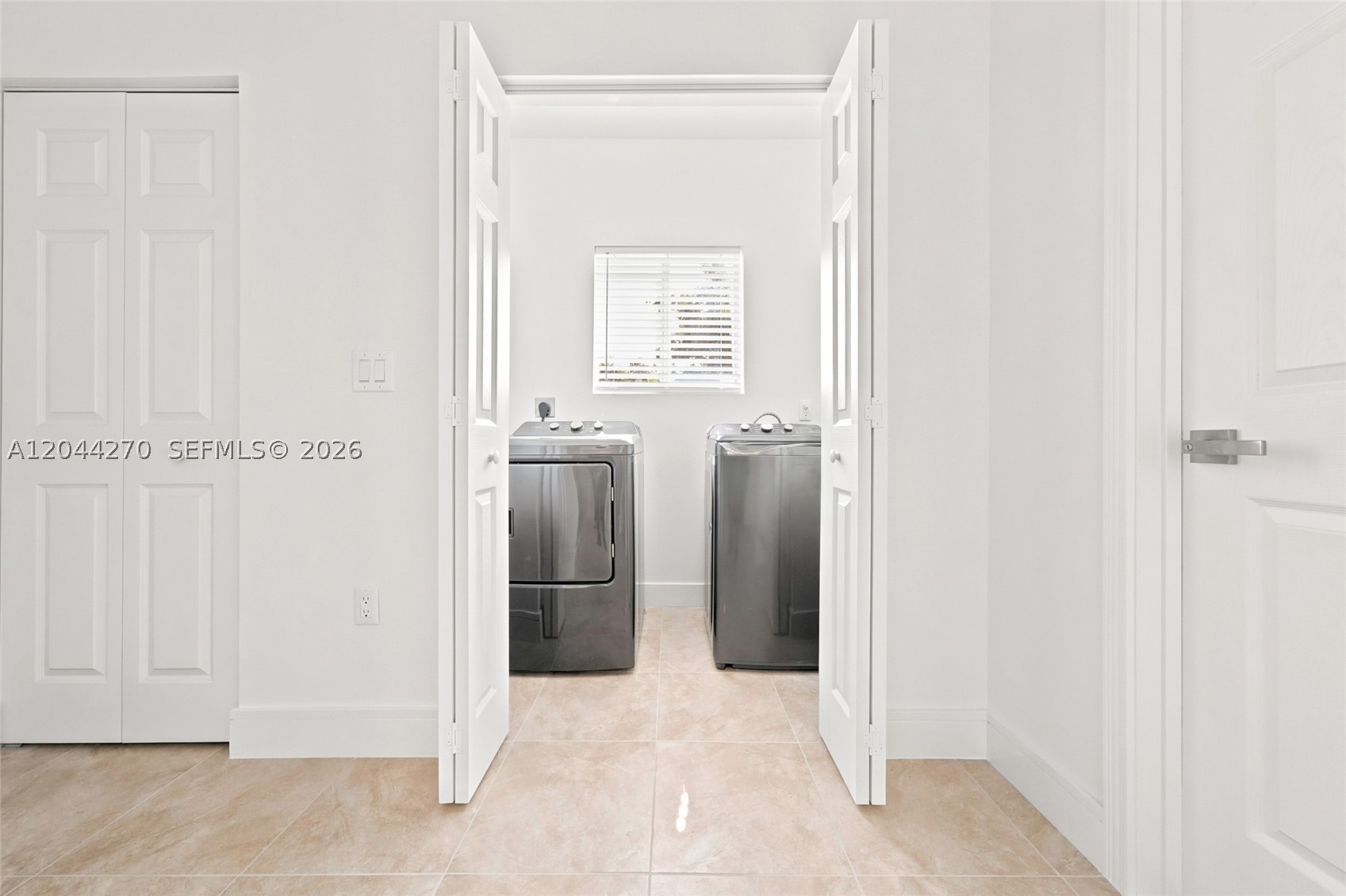DIXIE WAYSIDE TRACK - Residential Lease