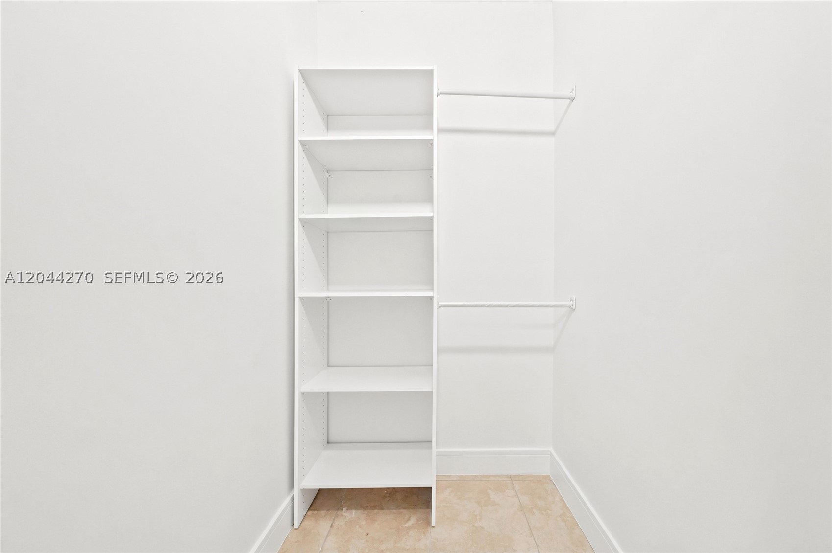 DIXIE WAYSIDE TRACK - Residential Lease