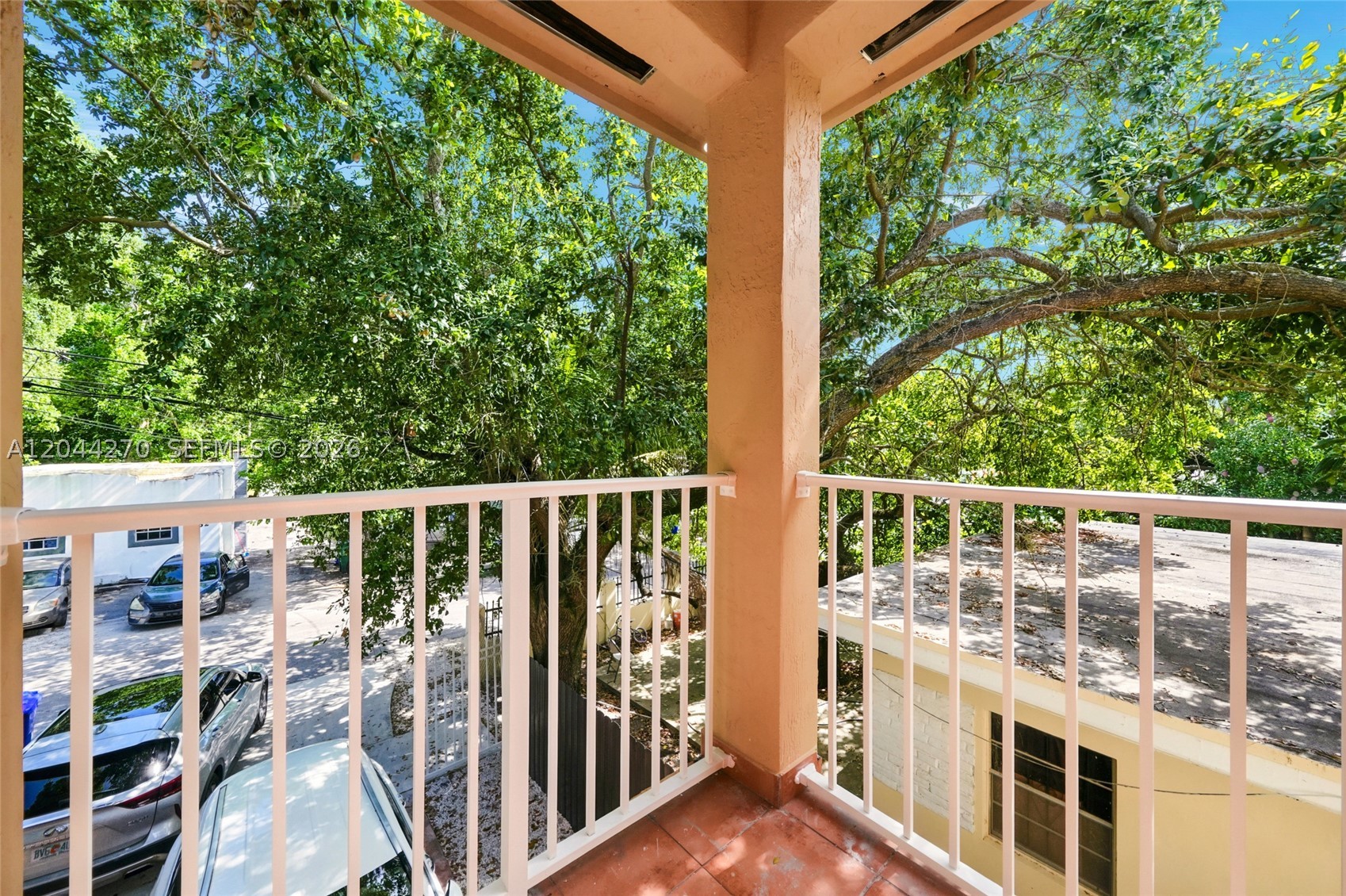 DIXIE WAYSIDE TRACK - Residential Lease