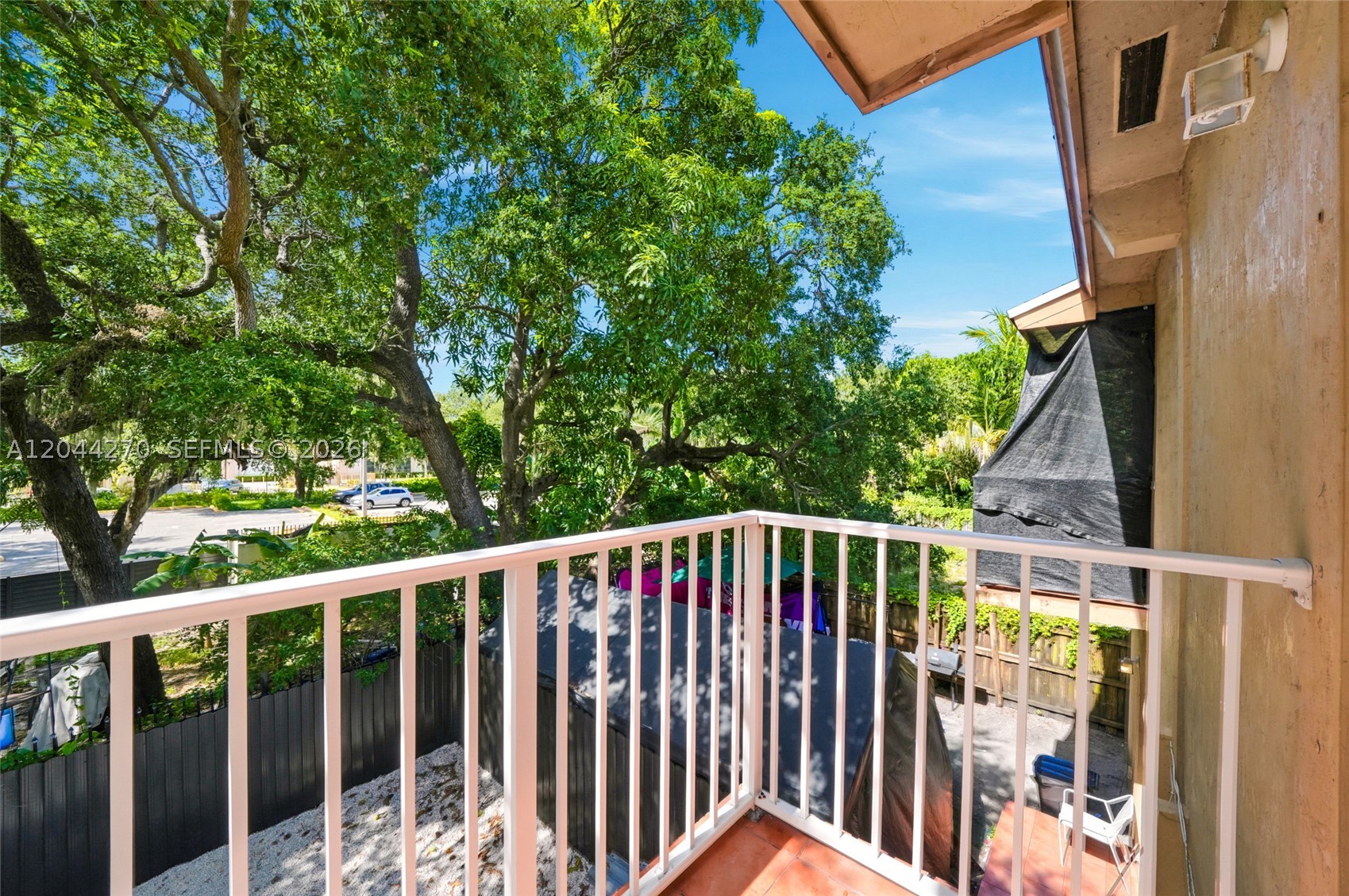 DIXIE WAYSIDE TRACK - Residential Lease