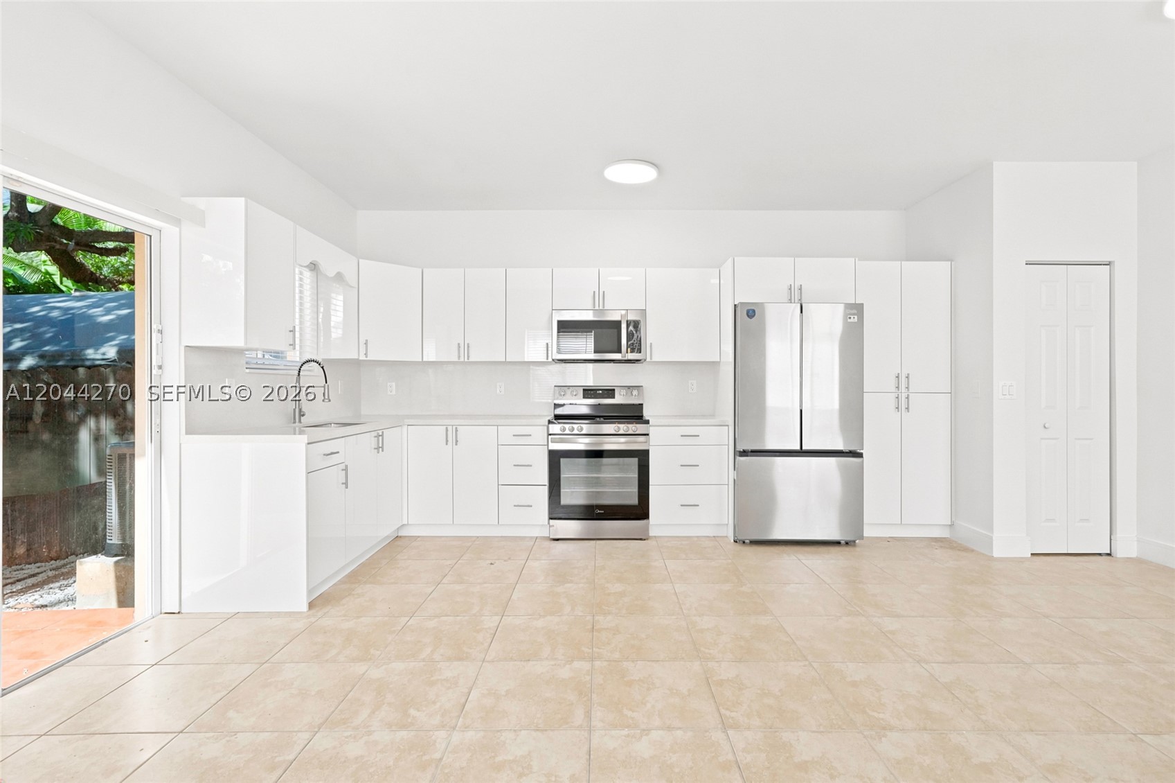 DIXIE WAYSIDE TRACK - Residential Lease