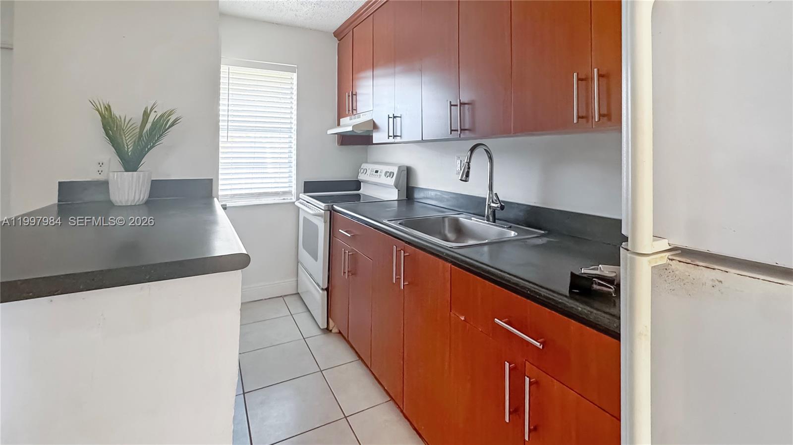 EL SOL AT MAIN STREET CON - Residential
