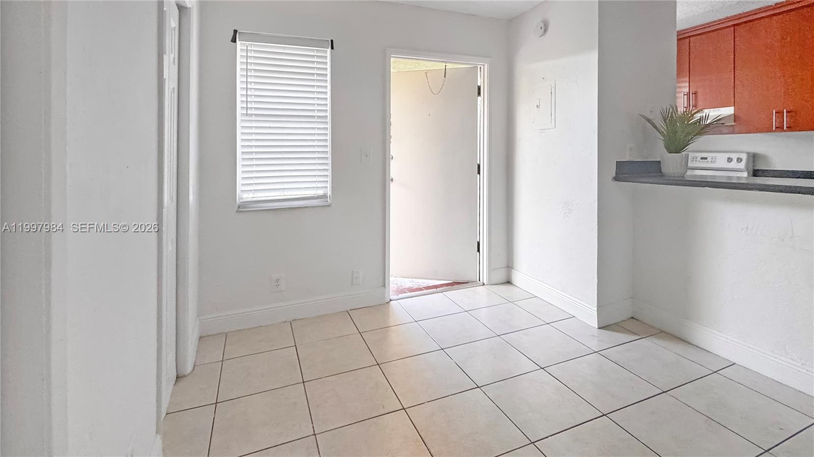 EL SOL AT MAIN STREET CON - Residential