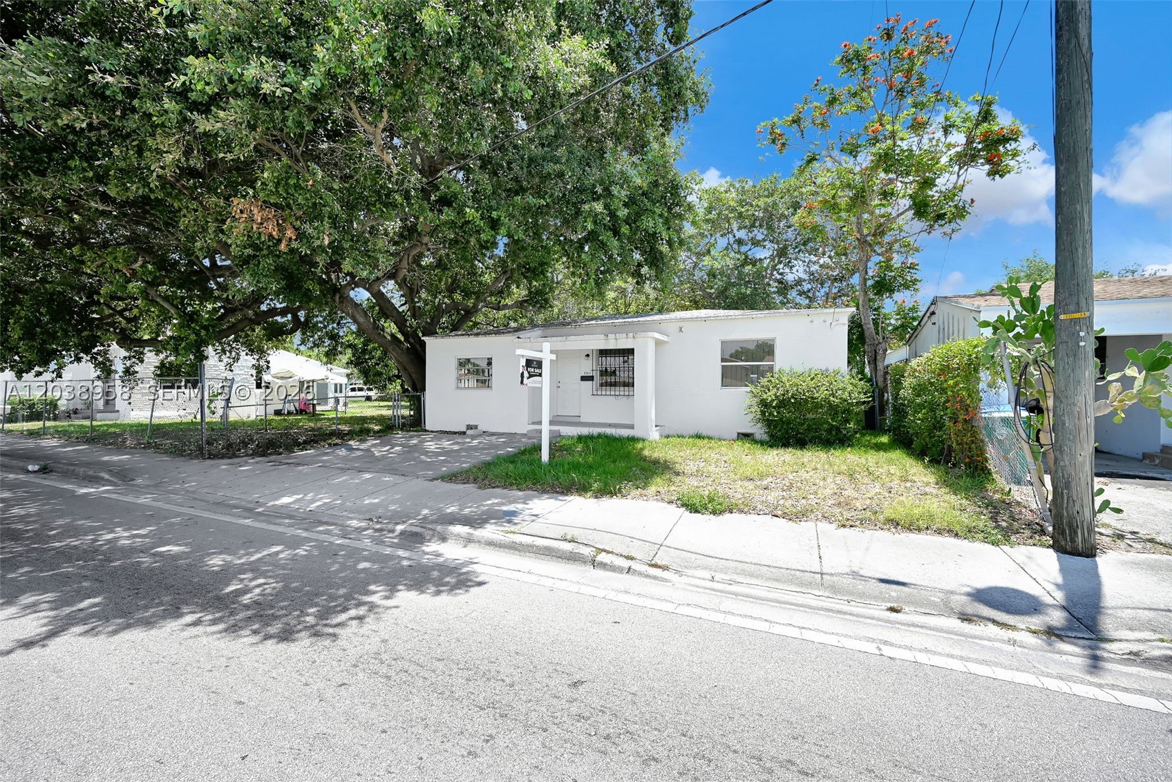 THE ULTIMATE FIRST-TIME HOMEBUYER OPPORTUNITY!
Stop paying sky-high rent and start building real generational wealth! If you are a first-time homebuyer looking for a way to break into the Miami real estate market, this prime vacant lot is your golden ticket. Featuring flexible T5-L zoning, this land allows you to build a custom residence while unlocking the ultimate real estate cheat code: House Hacking.
