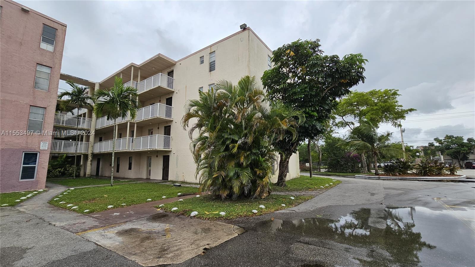 BROOKFIELD SQUARE CONDO - Residential