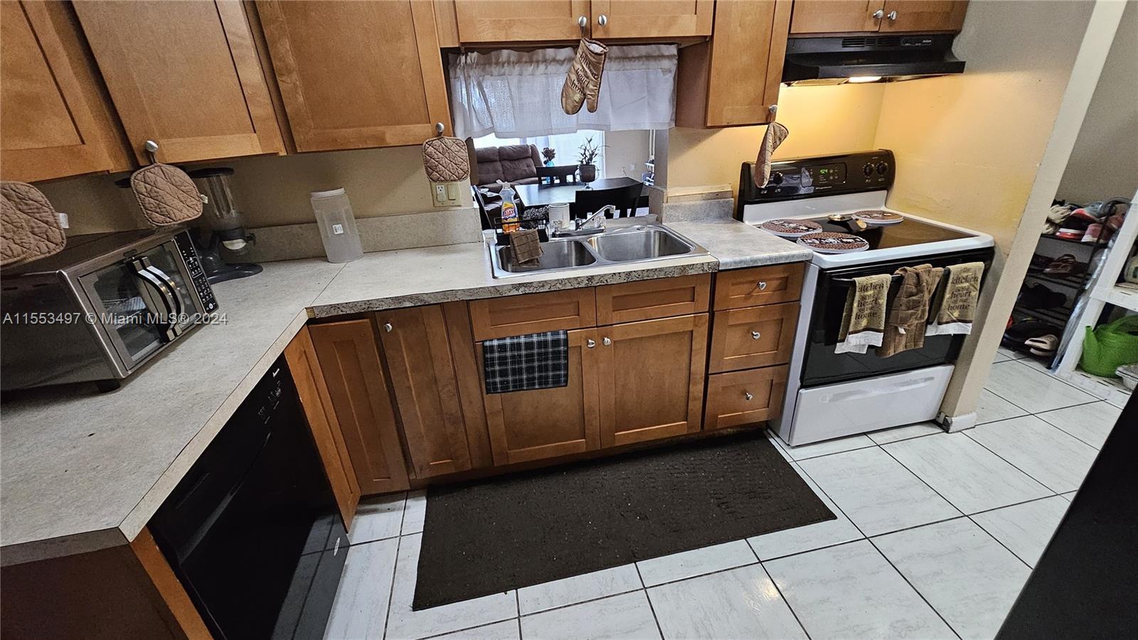 BROOKFIELD SQUARE CONDO - Residential