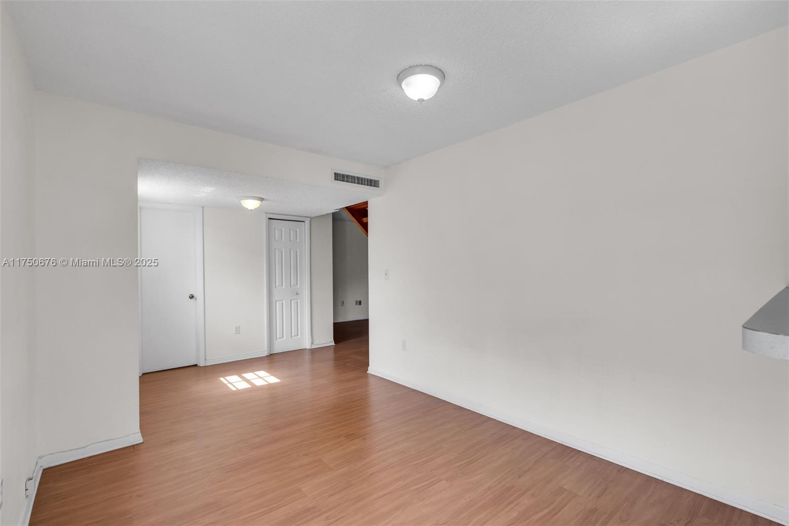 29 SANTILLANE AVENUE COND - Residential