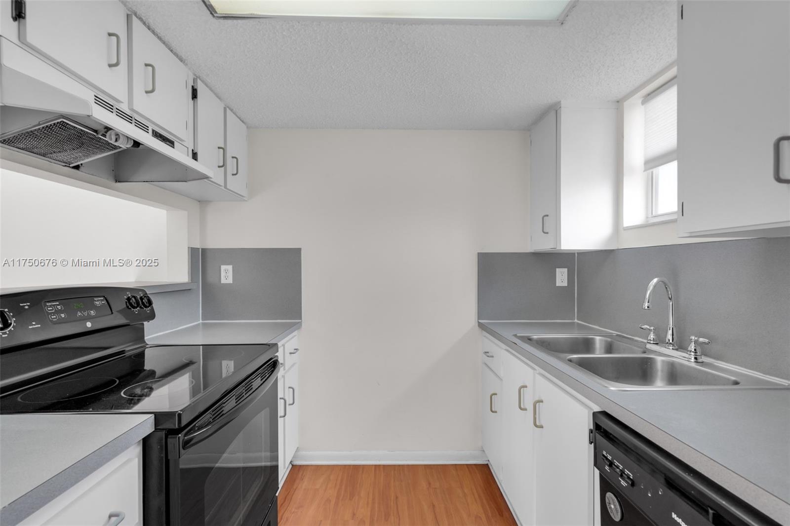 29 SANTILLANE AVENUE COND - Residential