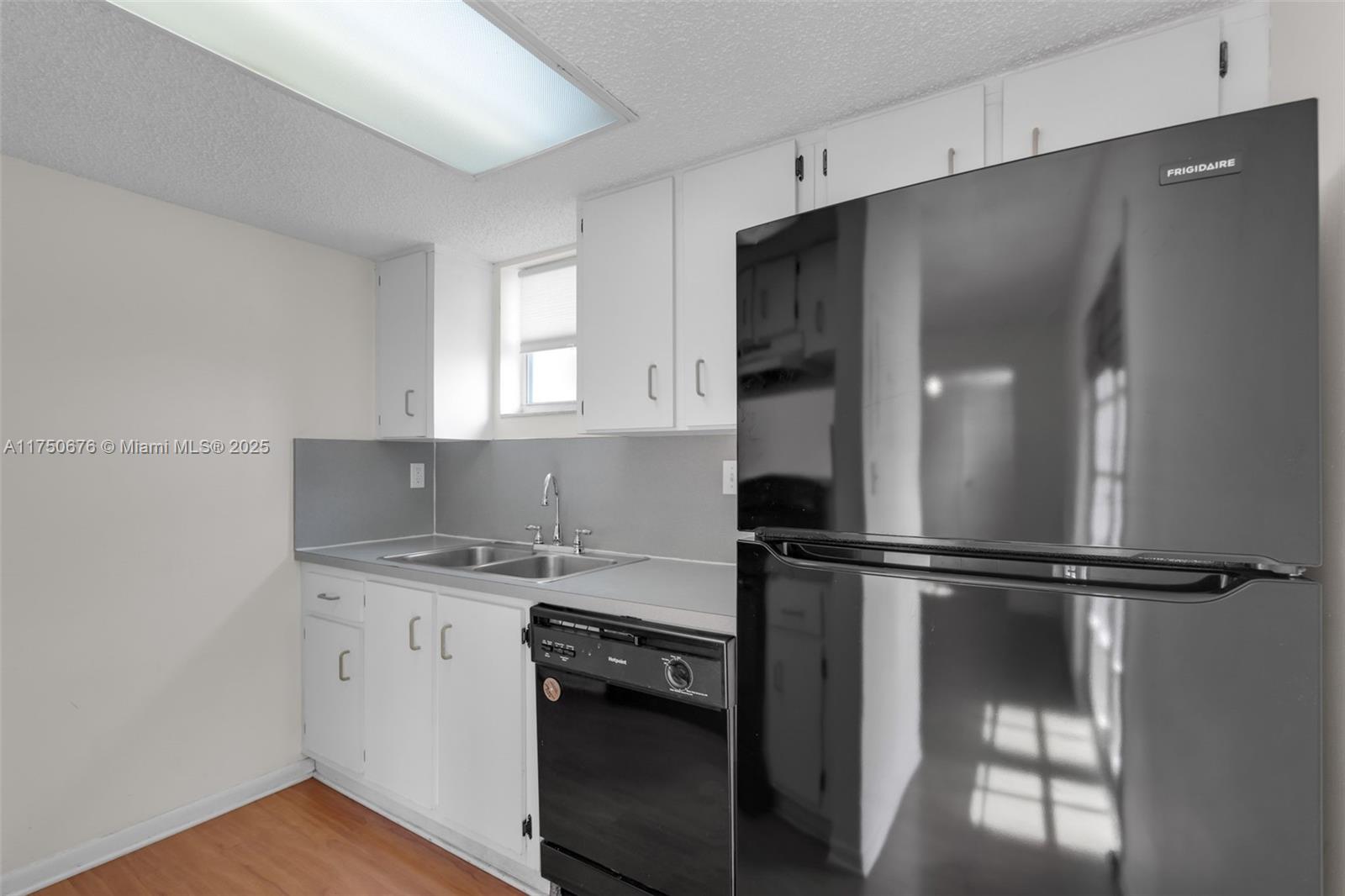 29 SANTILLANE AVENUE COND - Residential