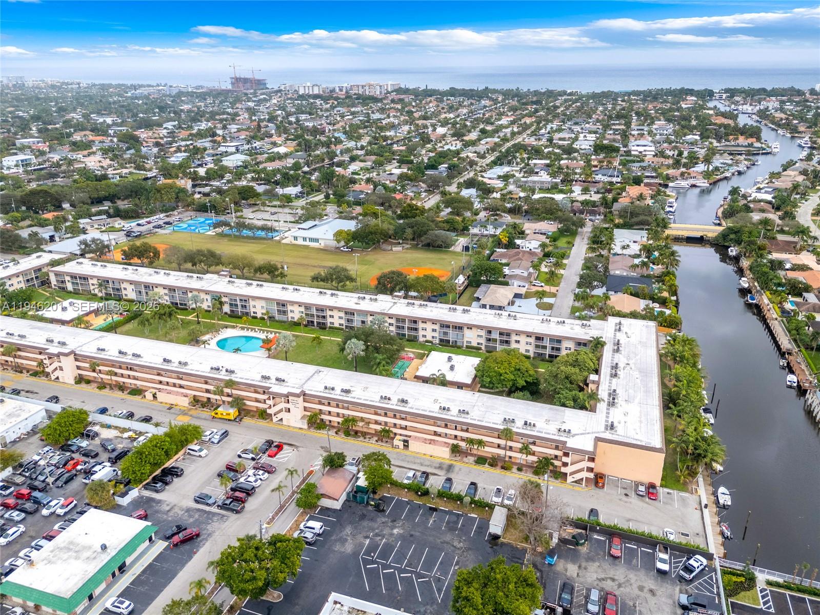 LIGHTHOUSE POINT PLAZA CO - Residential Lease