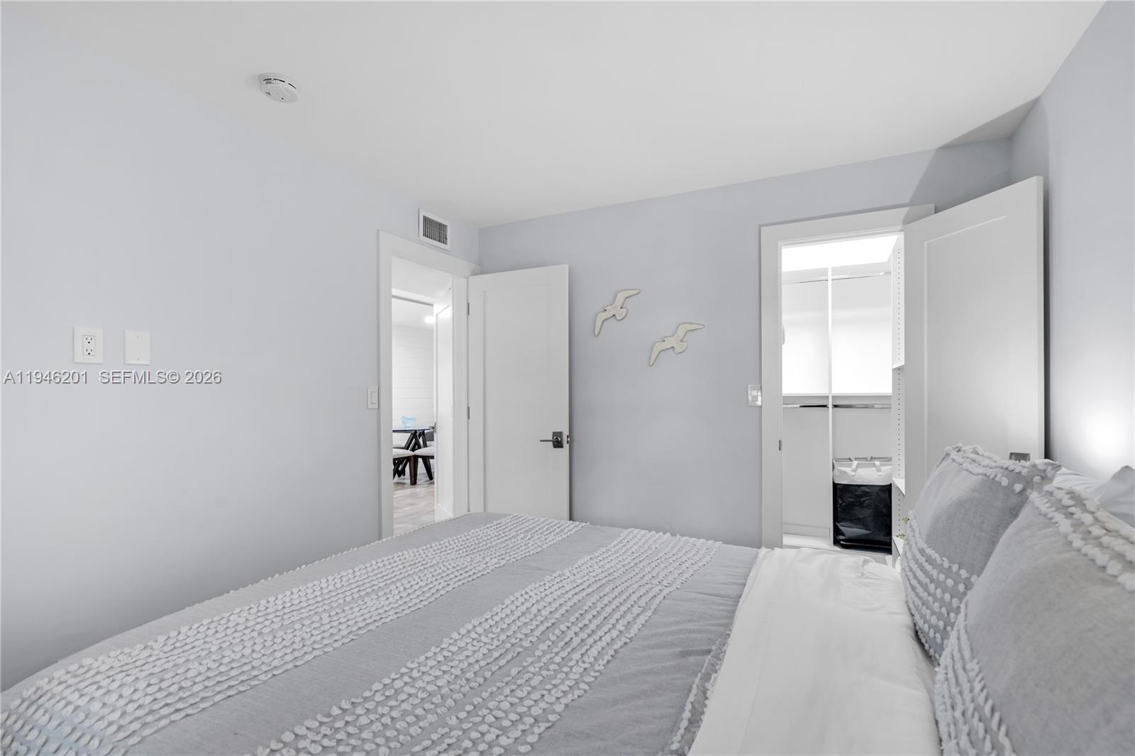LIGHTHOUSE POINT PLAZA CO - Residential Lease