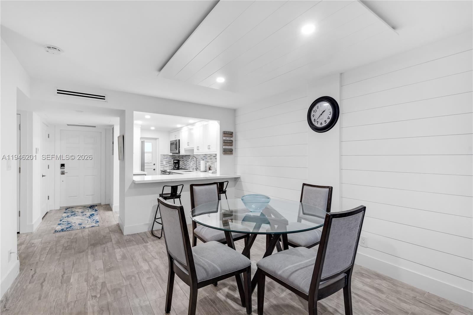 LIGHTHOUSE POINT PLAZA CO - Residential Lease