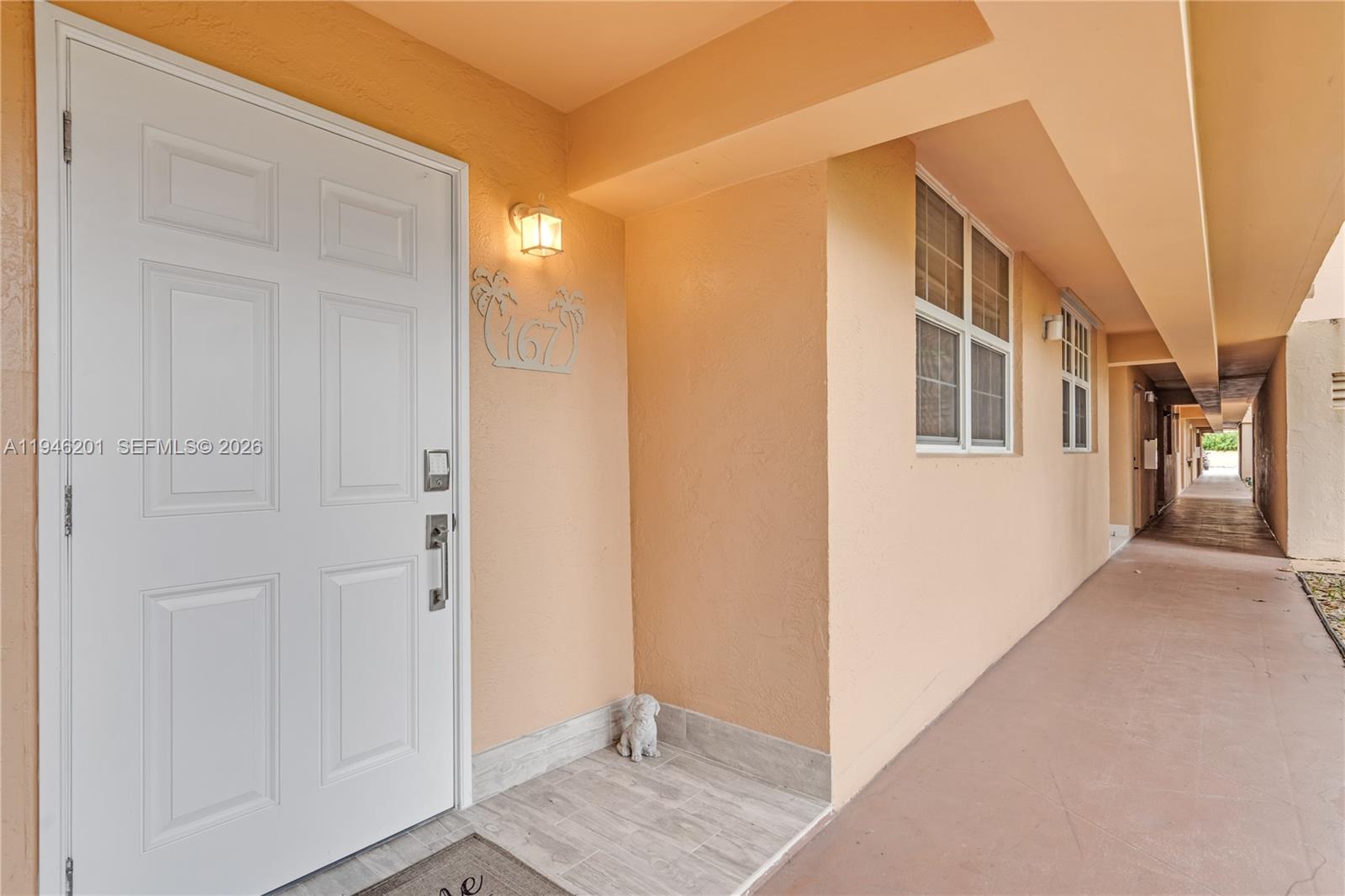 LIGHTHOUSE POINT PLAZA CO - Residential Lease