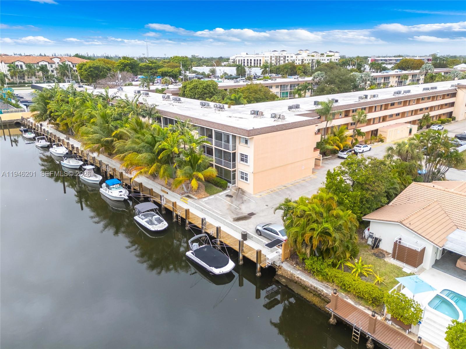 LIGHTHOUSE POINT PLAZA CO - Residential Lease