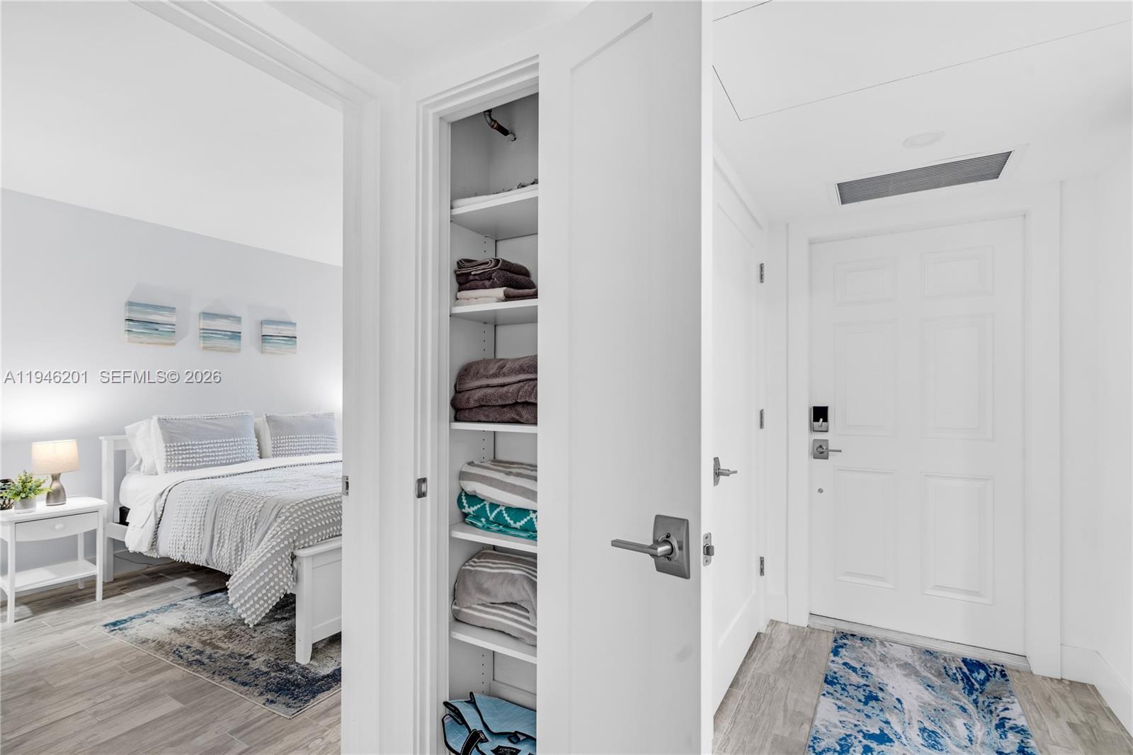 LIGHTHOUSE POINT PLAZA CO - Residential Lease