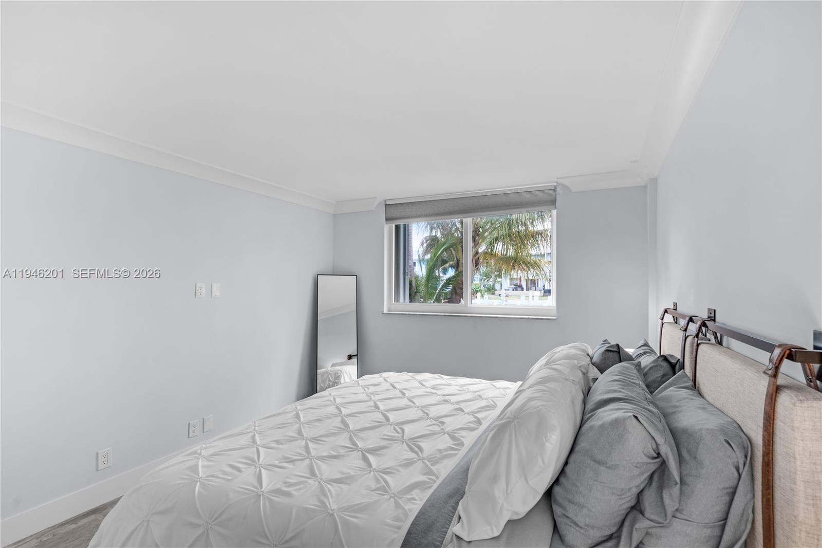 LIGHTHOUSE POINT PLAZA CO - Residential Lease