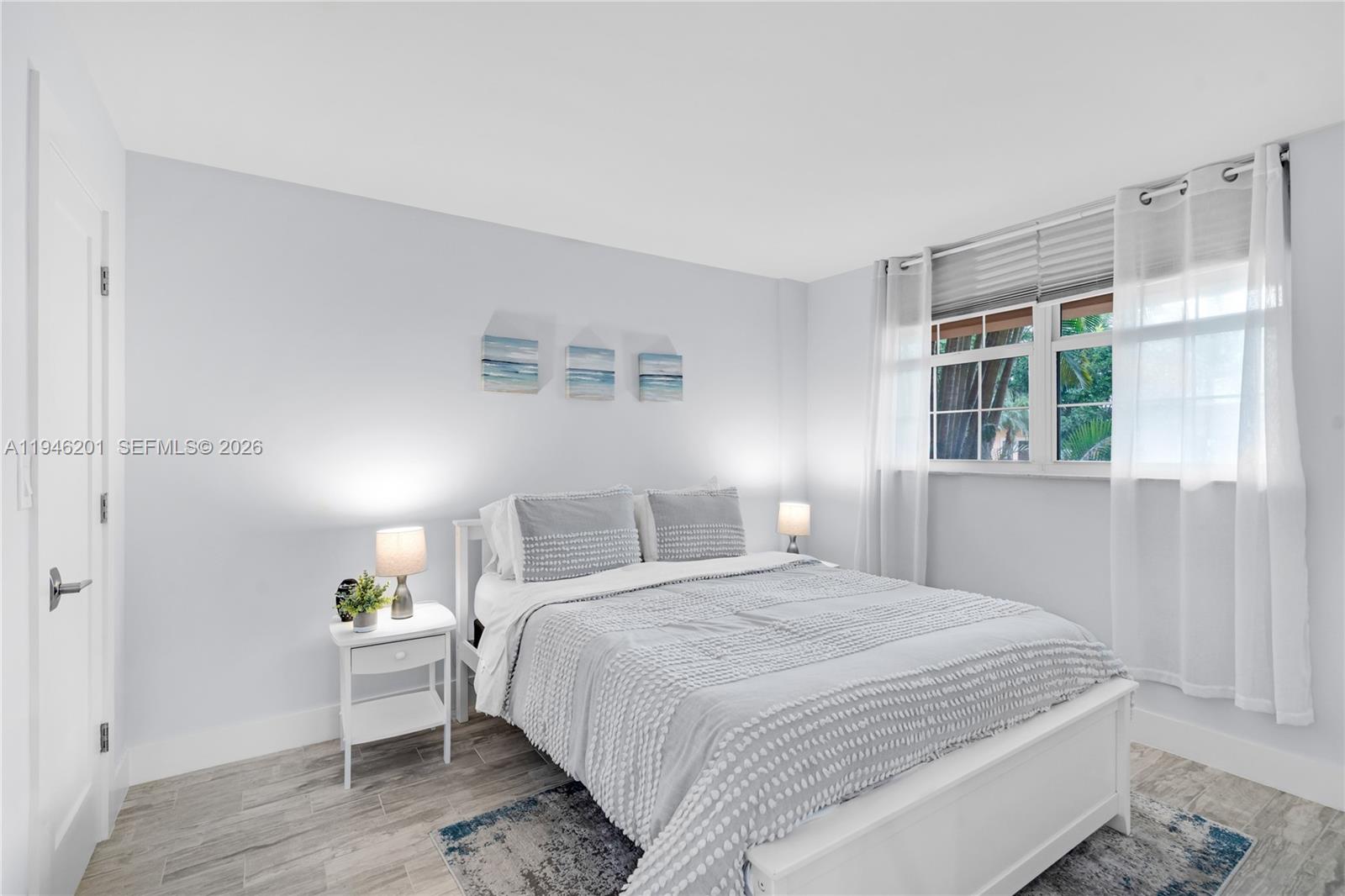 LIGHTHOUSE POINT PLAZA CO - Residential Lease