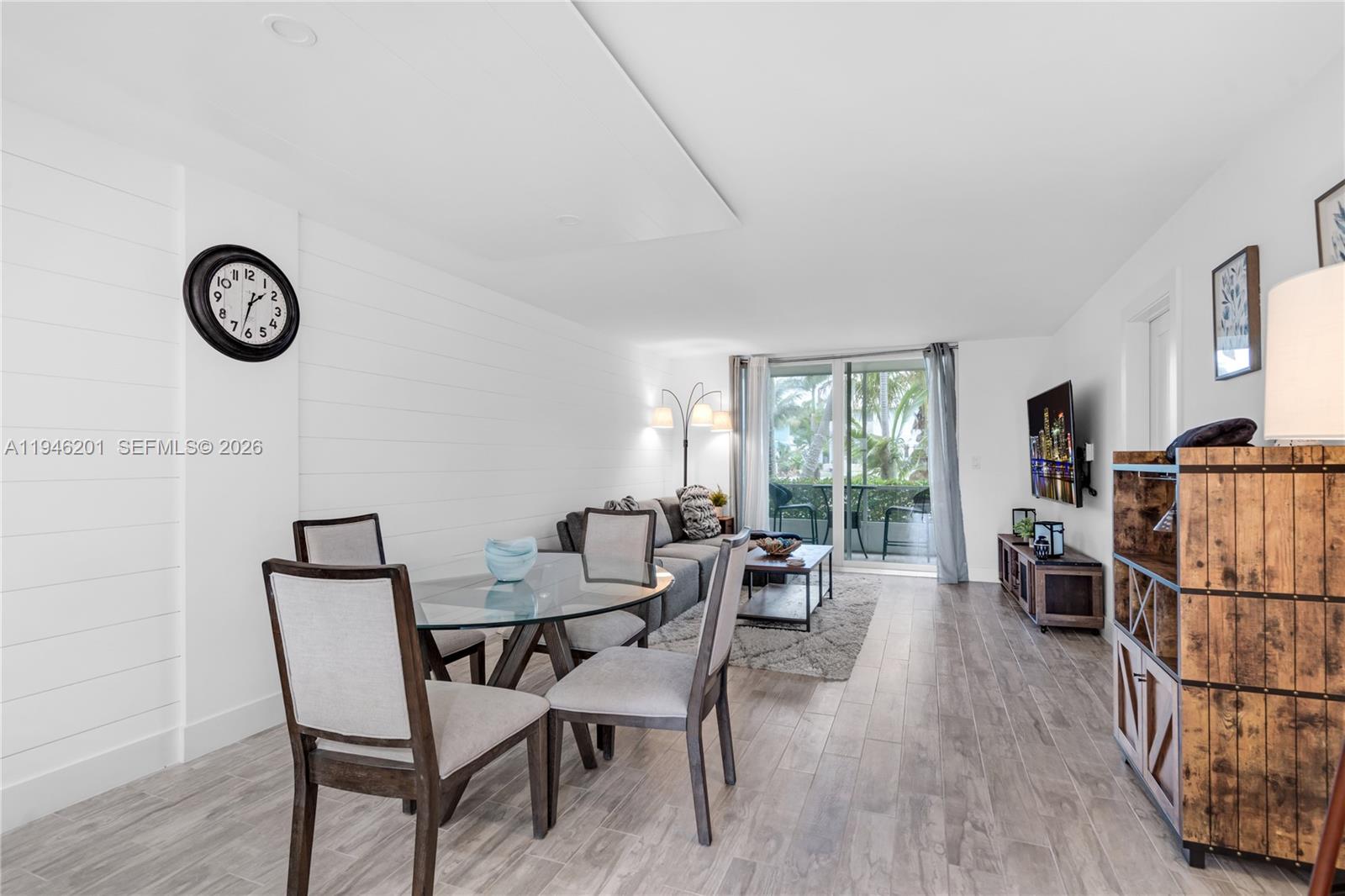 LIGHTHOUSE POINT PLAZA CO - Residential Lease