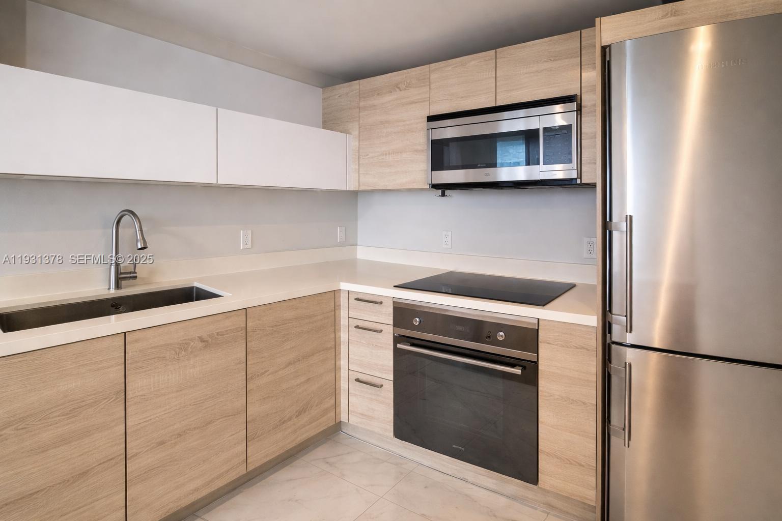 THE HARBOUR NORTH CONDO - Residential