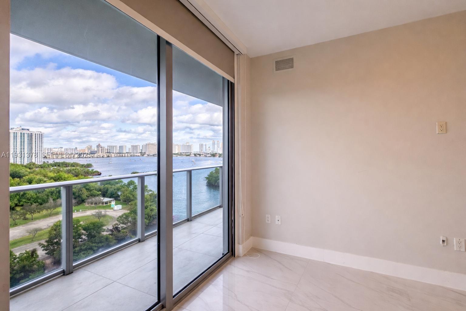 THE HARBOUR NORTH CONDO - Residential
