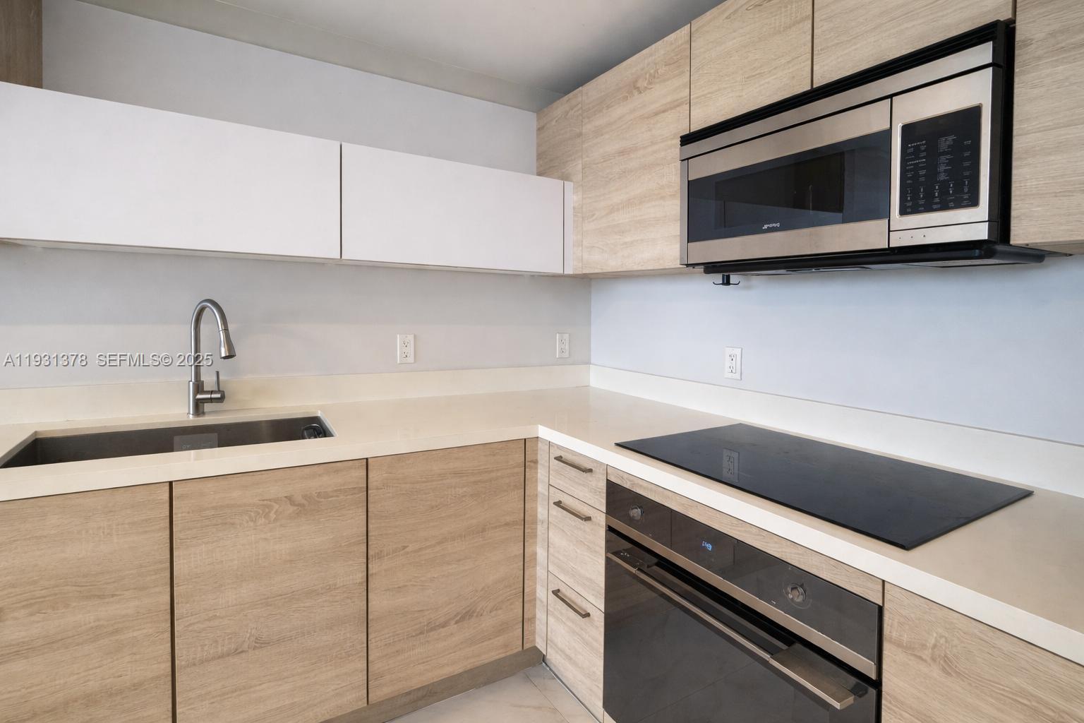 THE HARBOUR NORTH CONDO - Residential