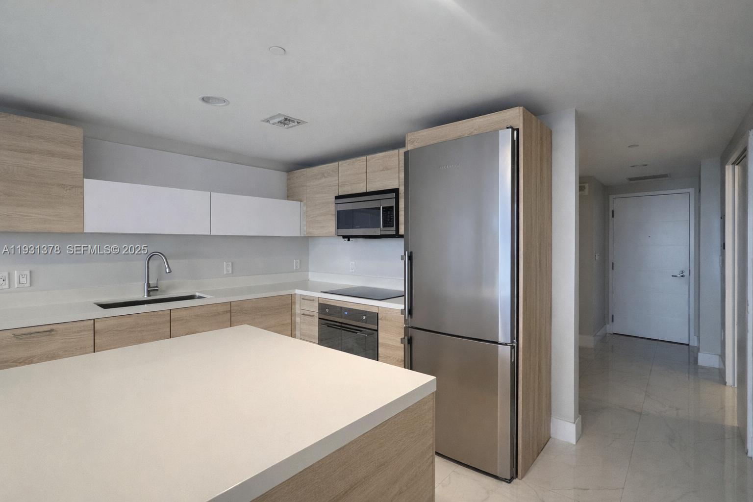 THE HARBOUR NORTH CONDO - Residential