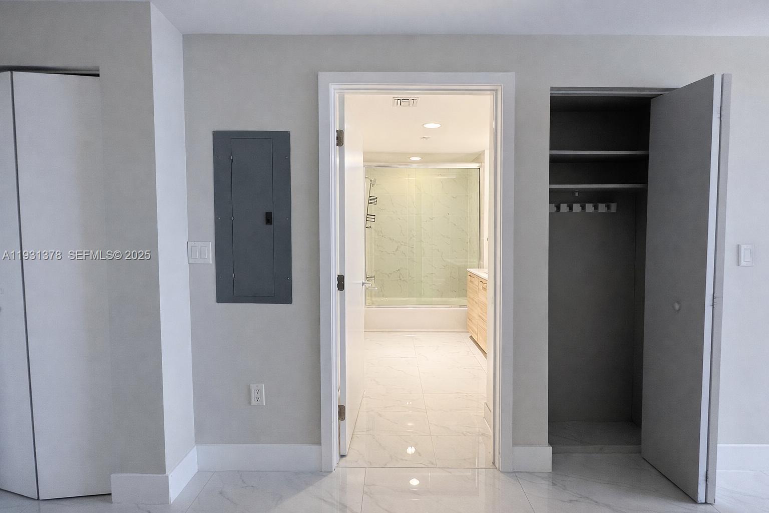 THE HARBOUR NORTH CONDO - Residential